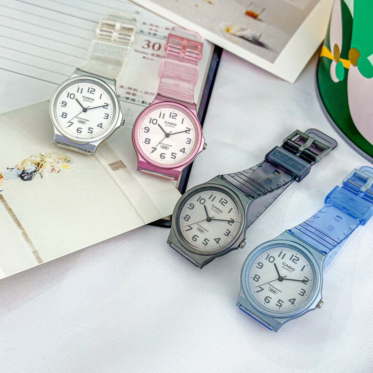 【CASIO 卡西歐】彩色流行半透明腕錶 MQ-24S-7B(白色)/MQ-24S-4B(粉色)/MQ-24S-2B(藍色)/MQ-24S-8B(黑色) 現代鐘錶