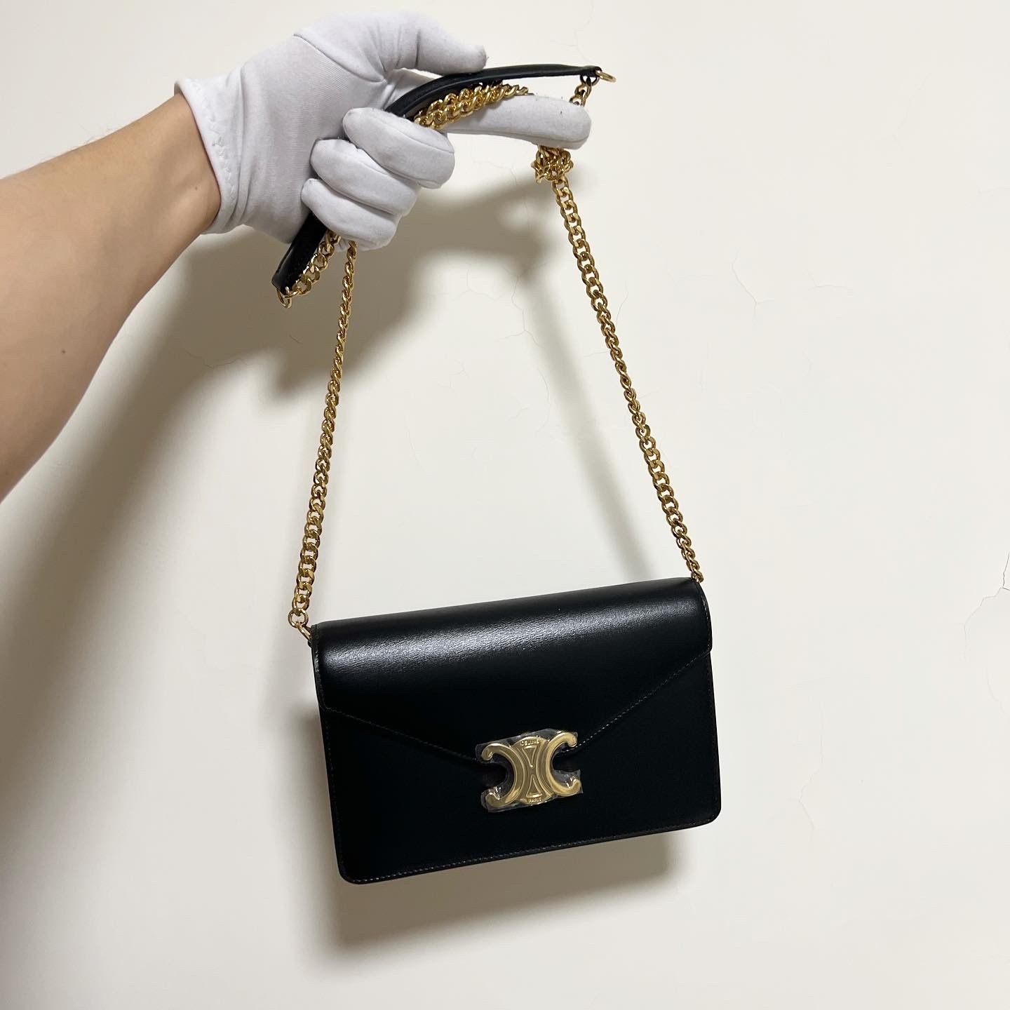 CELINE WALLET ON CHAIN TRIOMPHE IN SHINY CALFSKIN CELINE WALLET ON CHAIN TRIOMPHE IN SHINY CALFSKIN