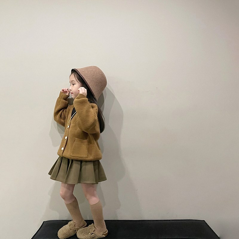 Spring!!!!幫你搭好了 大地色針織外套/黑色內搭/學院風百摺裙