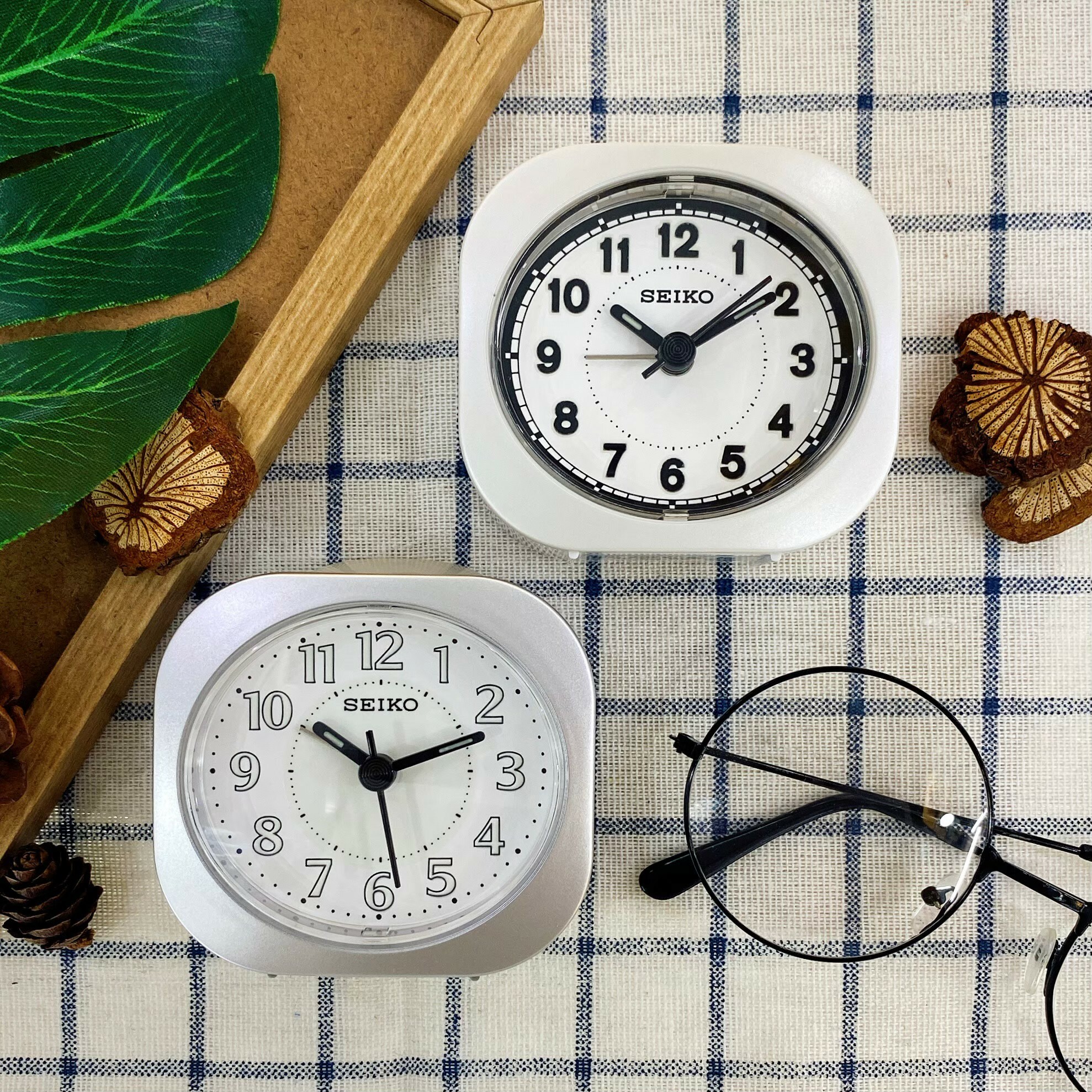 【SEIKO 精工】精工數字靜音嗶嗶聲鬧鐘  QHE121W(白)/QHE121S(銀)  7.3cm X 7.2cm X 3.8cm 現代鐘錶