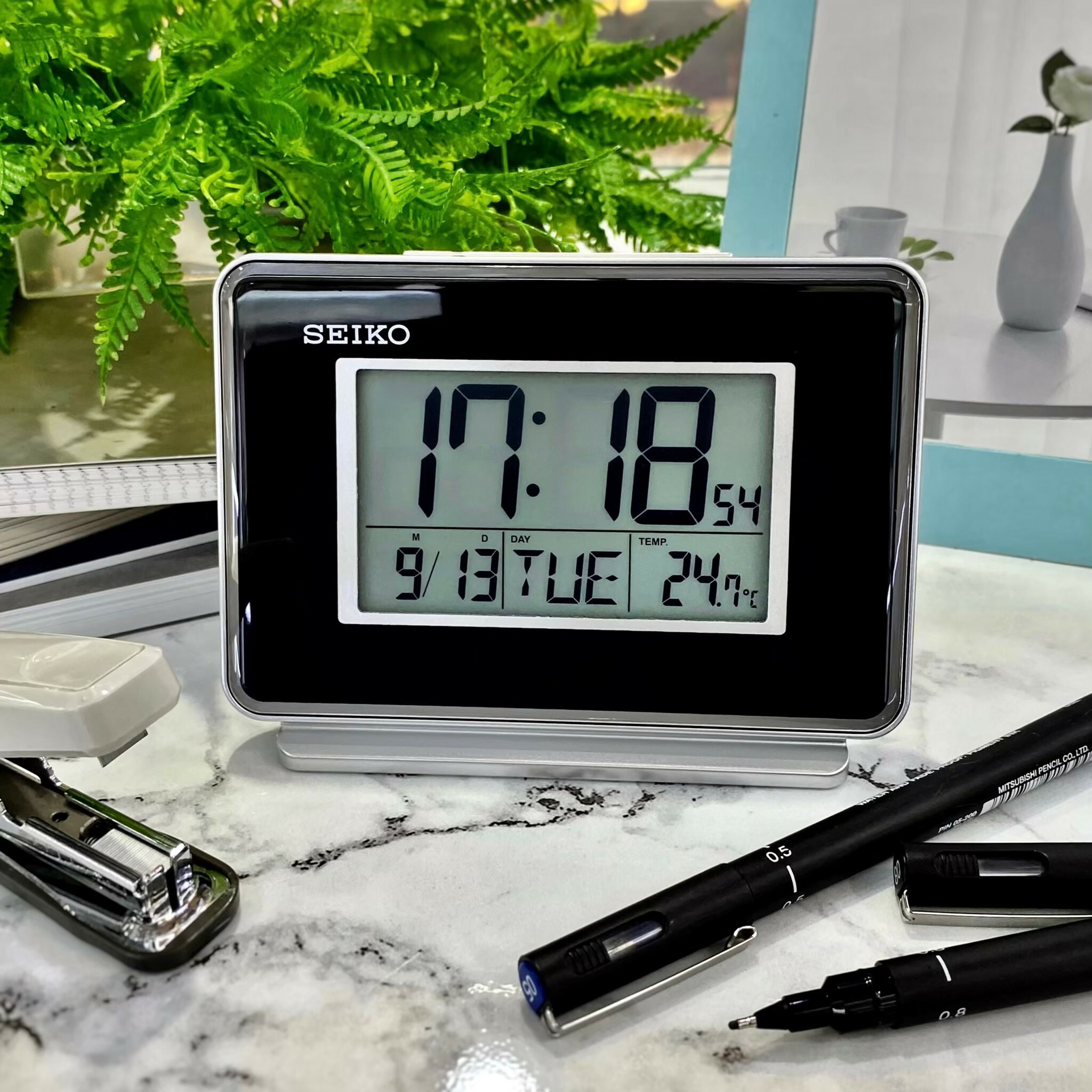 【SEIKO 精工】精工雙鬧鐘貪睡電子桌鐘  QHL068K   9 X 12.7 X 5.8cm 現代鐘錶