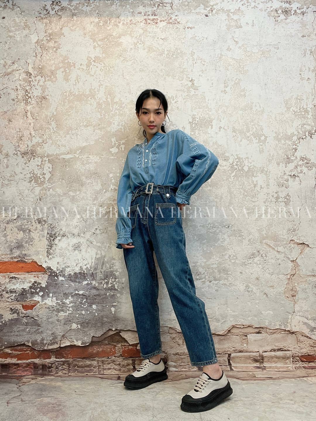 刺繡牛仔藍娃娃上衣