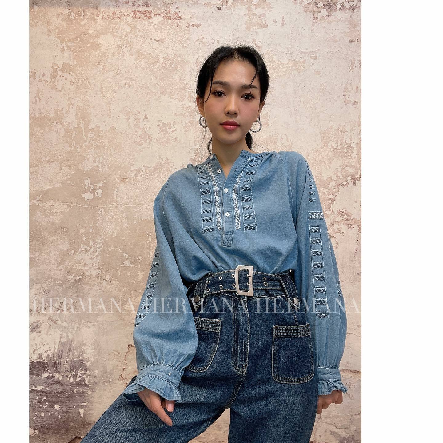 刺繡牛仔藍娃娃上衣