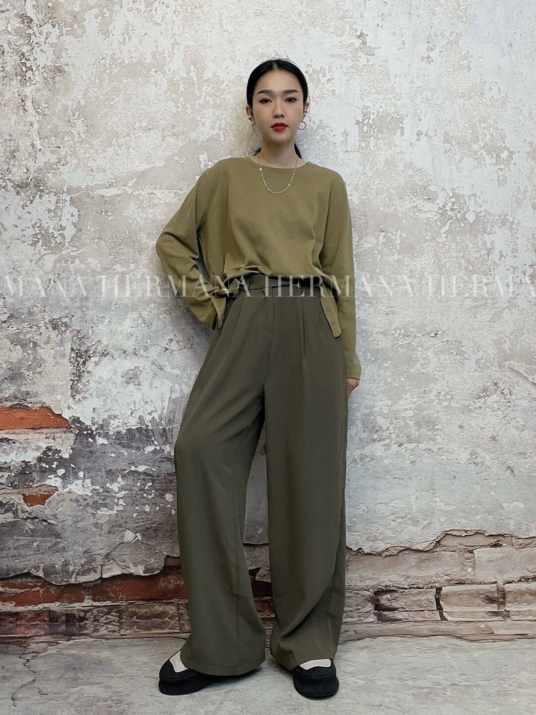 側叉鬆身淨色TEE