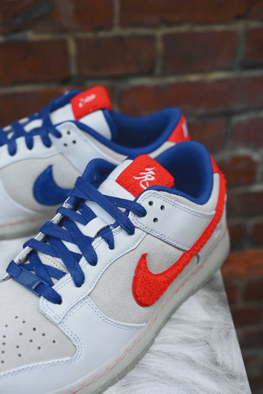 兔年限定>Nike Dunk Low Retro PRM 白藍紅冰底男款(FD4203161)