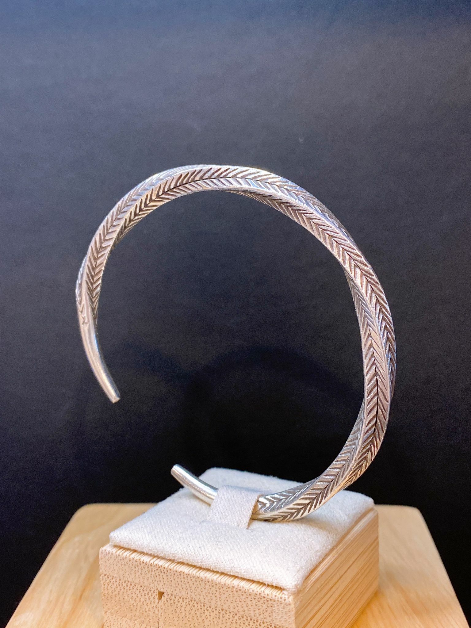 泰國直送 Infinity原創設計純銀手工扭紋箭手鐲 (開口款) SB011