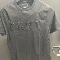 [S] DKNY STAMPED LOGO TEE,BLACK, M2910001-BLK (SD363)