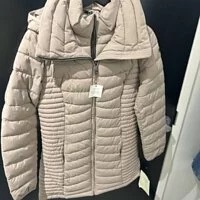 [S] DKNY PACKABLE VESTIE WALKER,THISTLE, DL2MP299-THI (SD390)