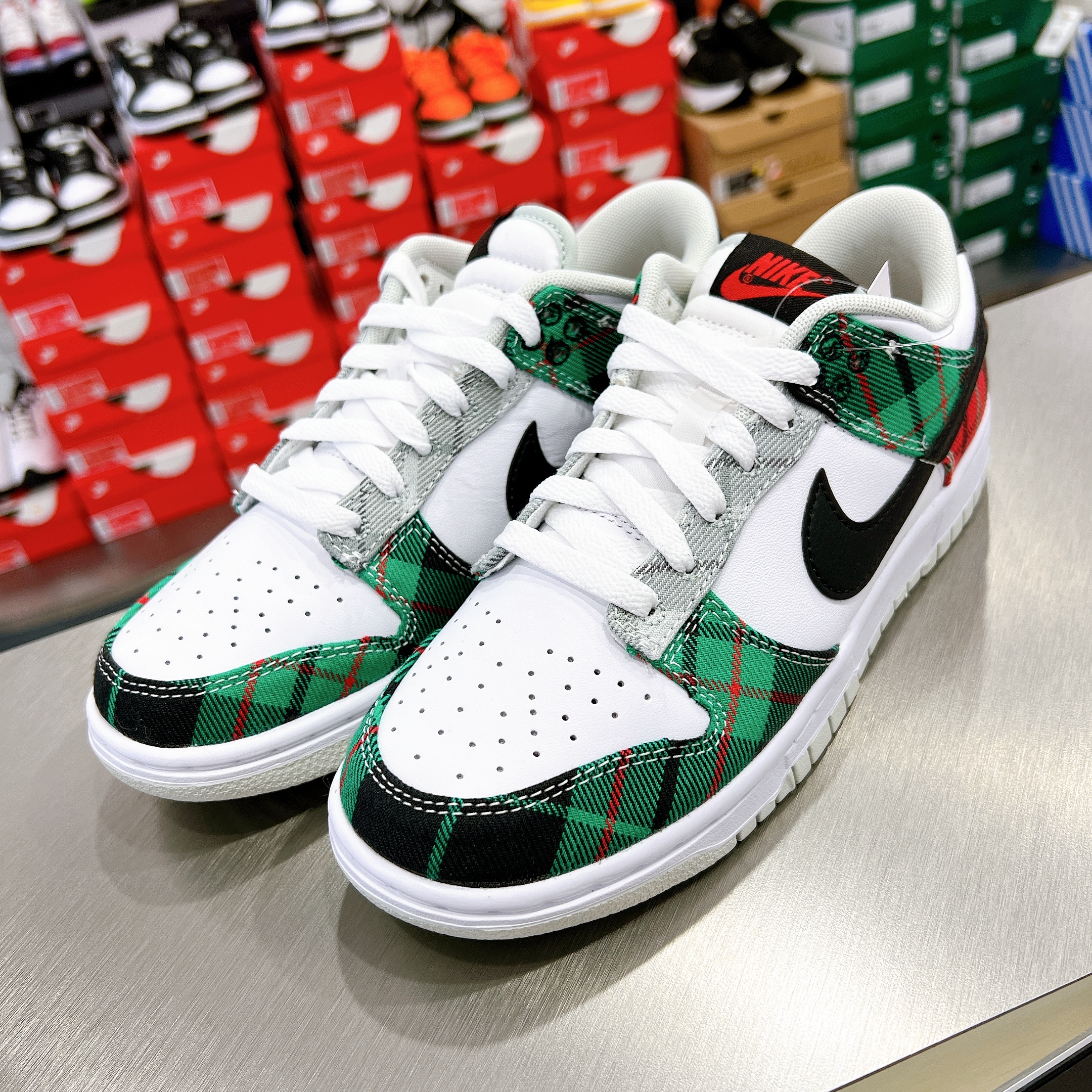 ap6g4vu04Nike Dunk Low Retro PRM 白綠綠紅格紋英倫風【DV0827100