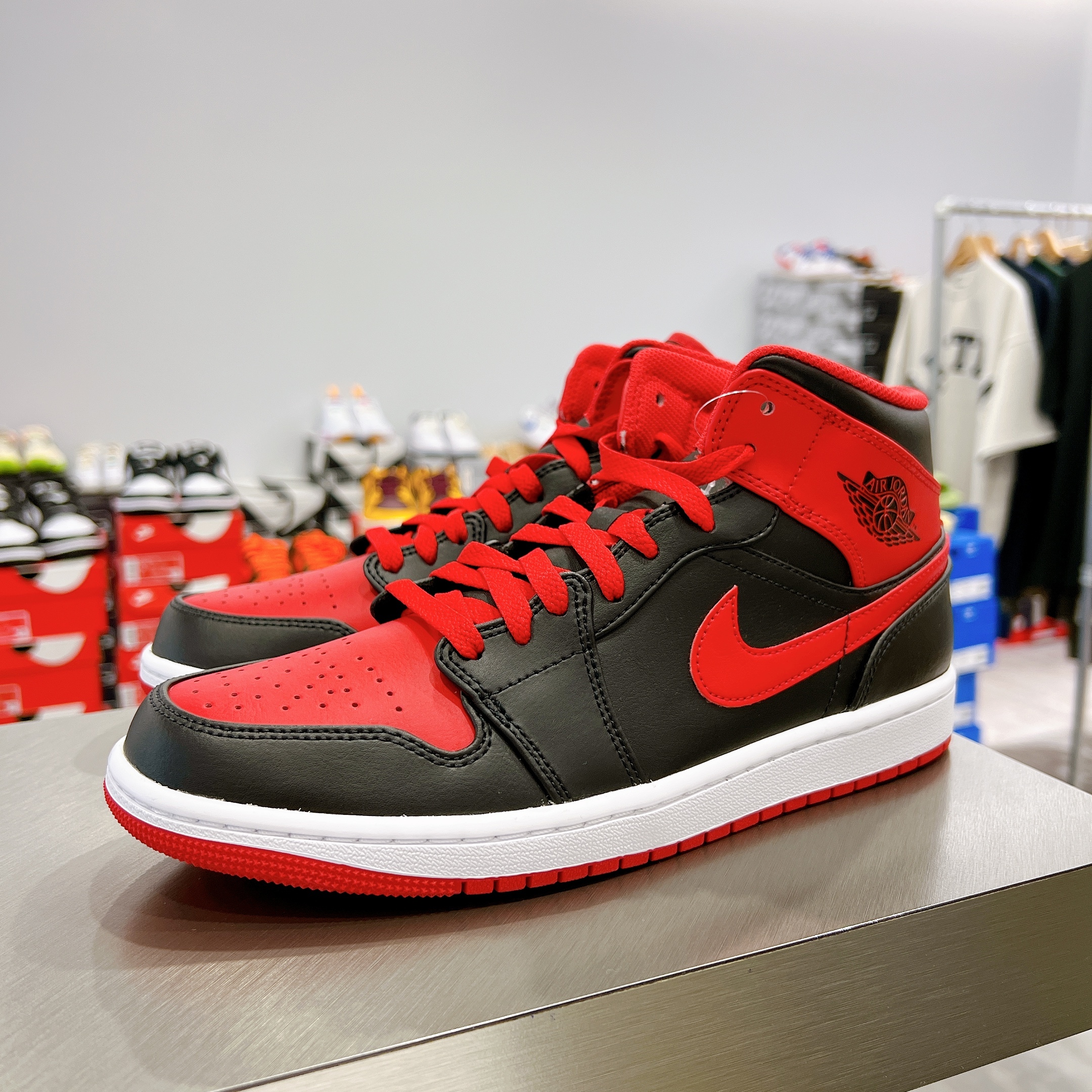 Air Jordan 1 Mid "Alternate Bred" 灌籃高手 黑紅 男鞋 【DQ8426060】