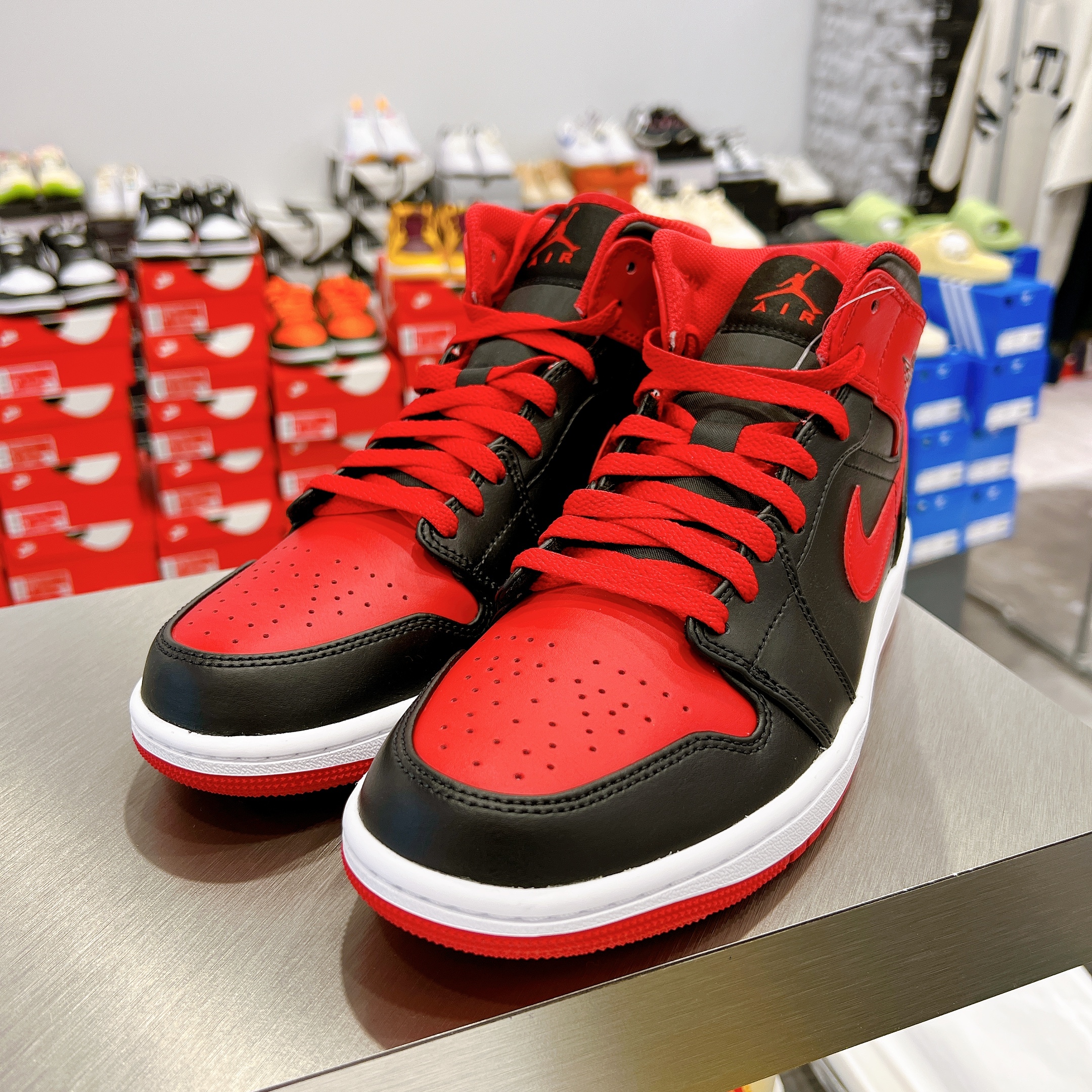 Air Jordan 1 Mid "Alternate Bred" 灌籃高手 黑紅 男鞋 【DQ8426060】
