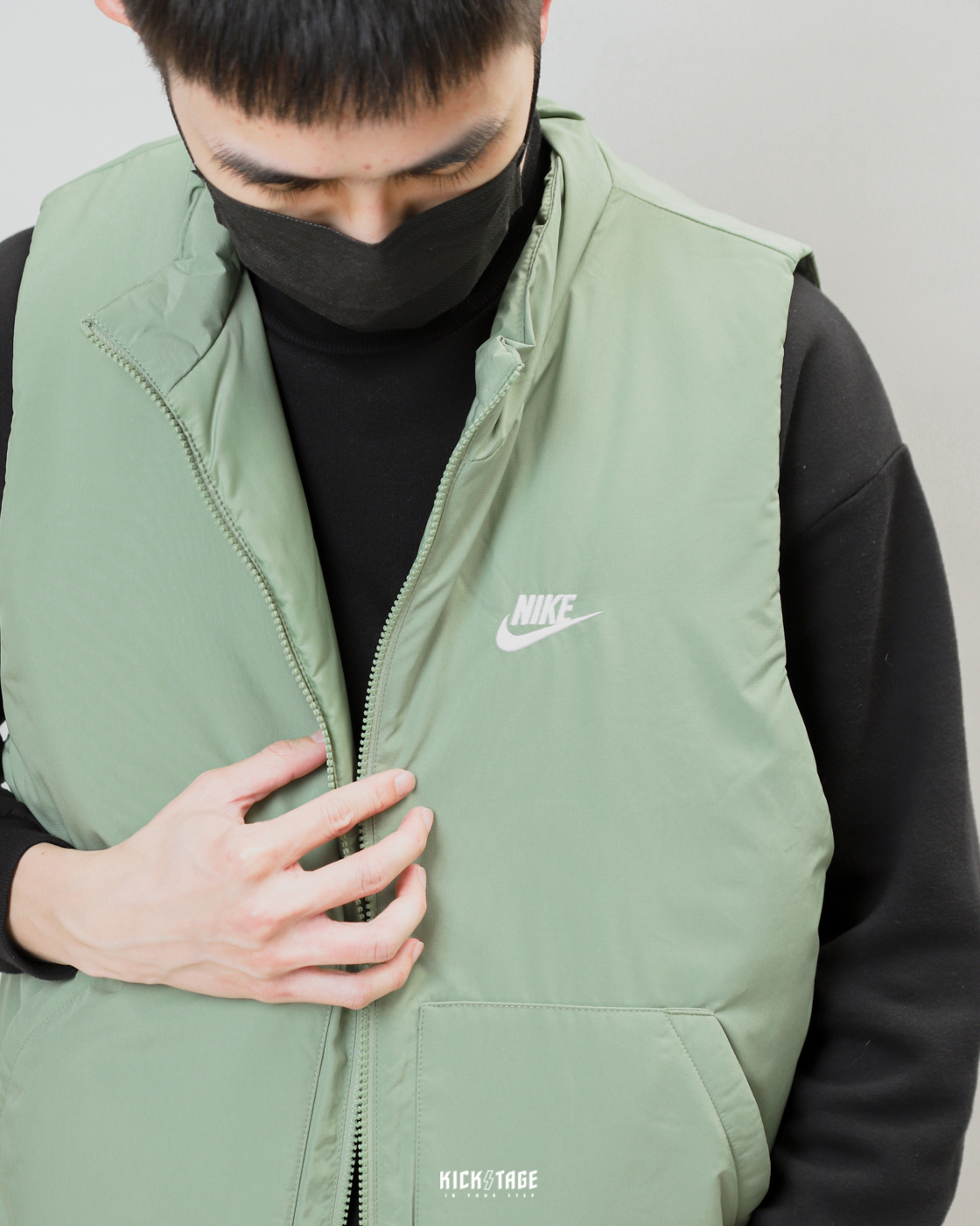 **特價商品售出不退換**男女款 NIKE CLUB WOVEN INSULATED 黑色 果綠 刺繡LOGO 雙向拉鍊 滑面 防潑水 保暖 鋪棉背心【DX0677-010】