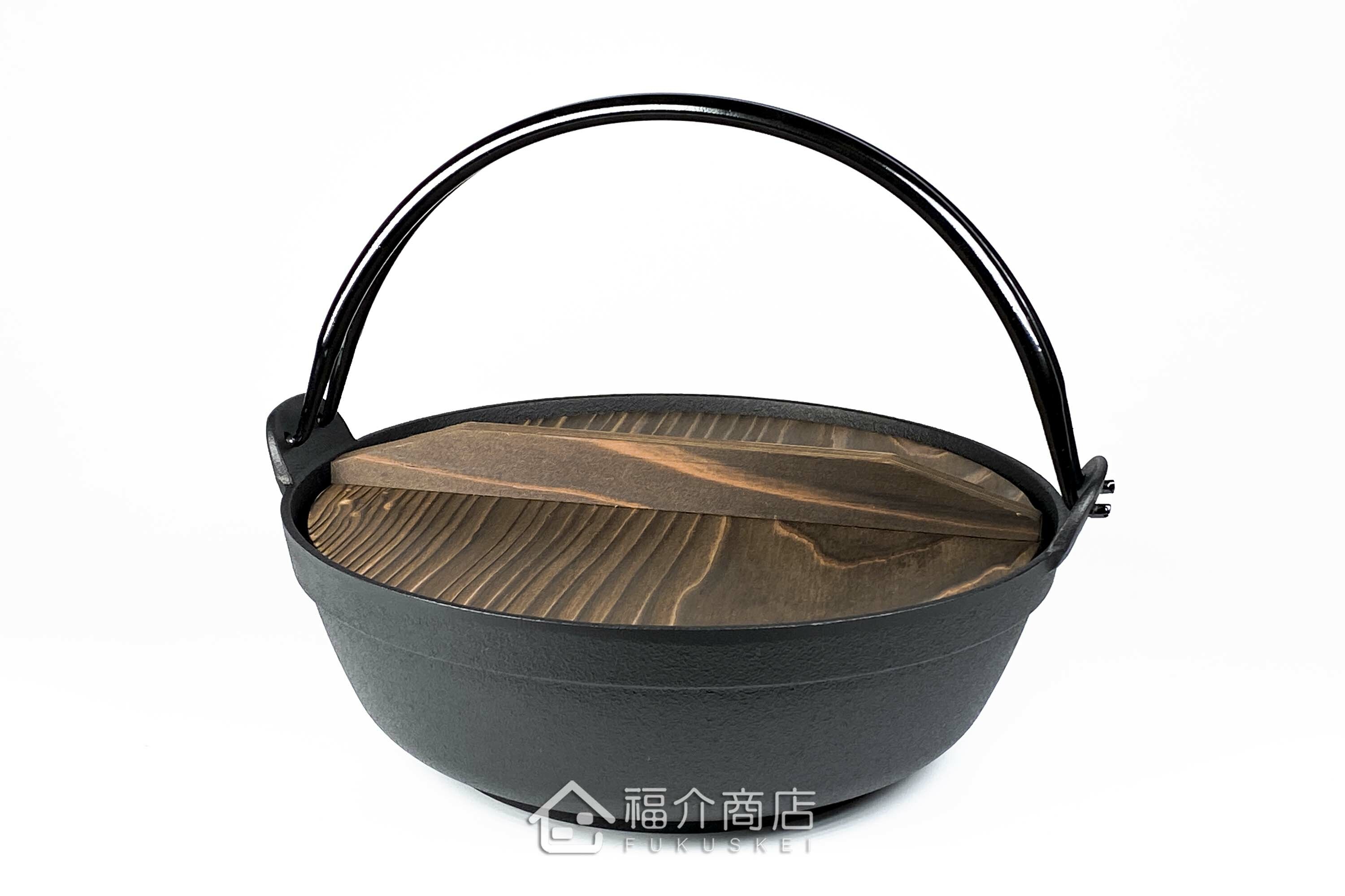 煮火鍋的黑色鐵鍋