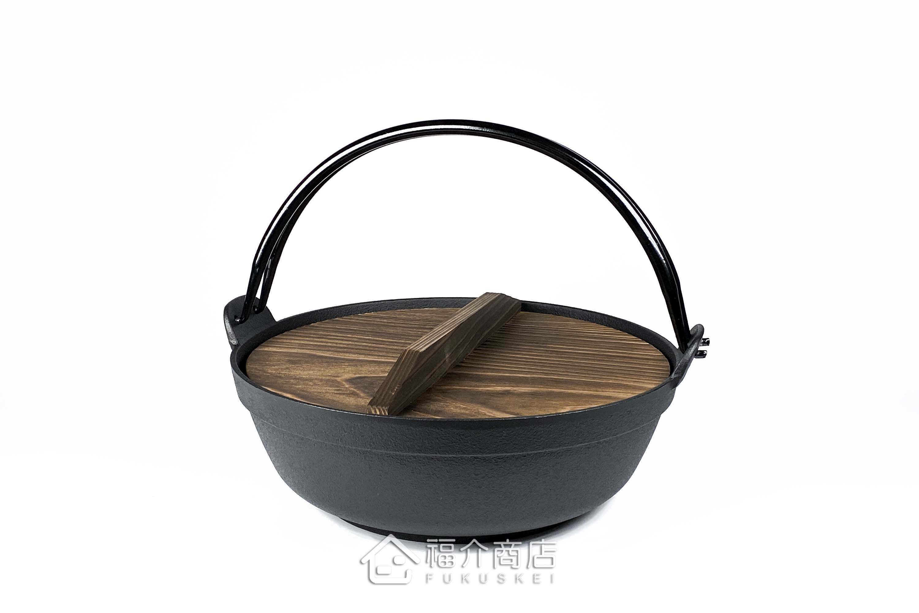 煮火鍋的黑色鐵鍋