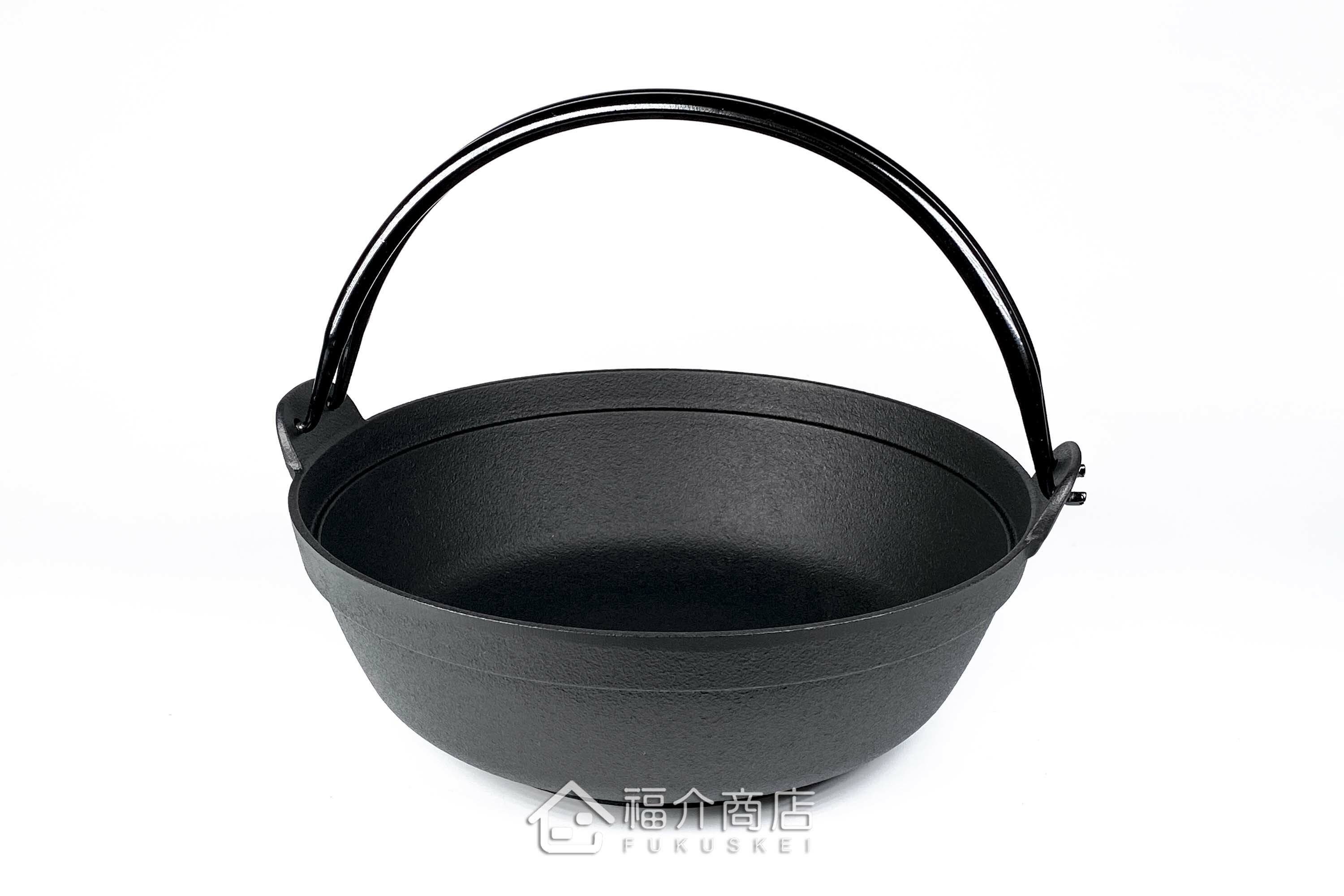 煮火鍋的黑色鐵鍋