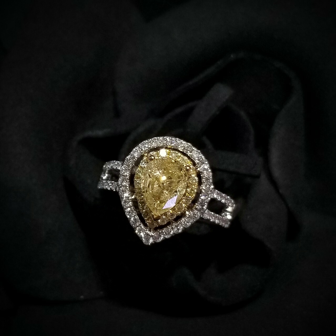 18K Gold 1.60ct Fancy Yellow Pear Cut Diamond Ring