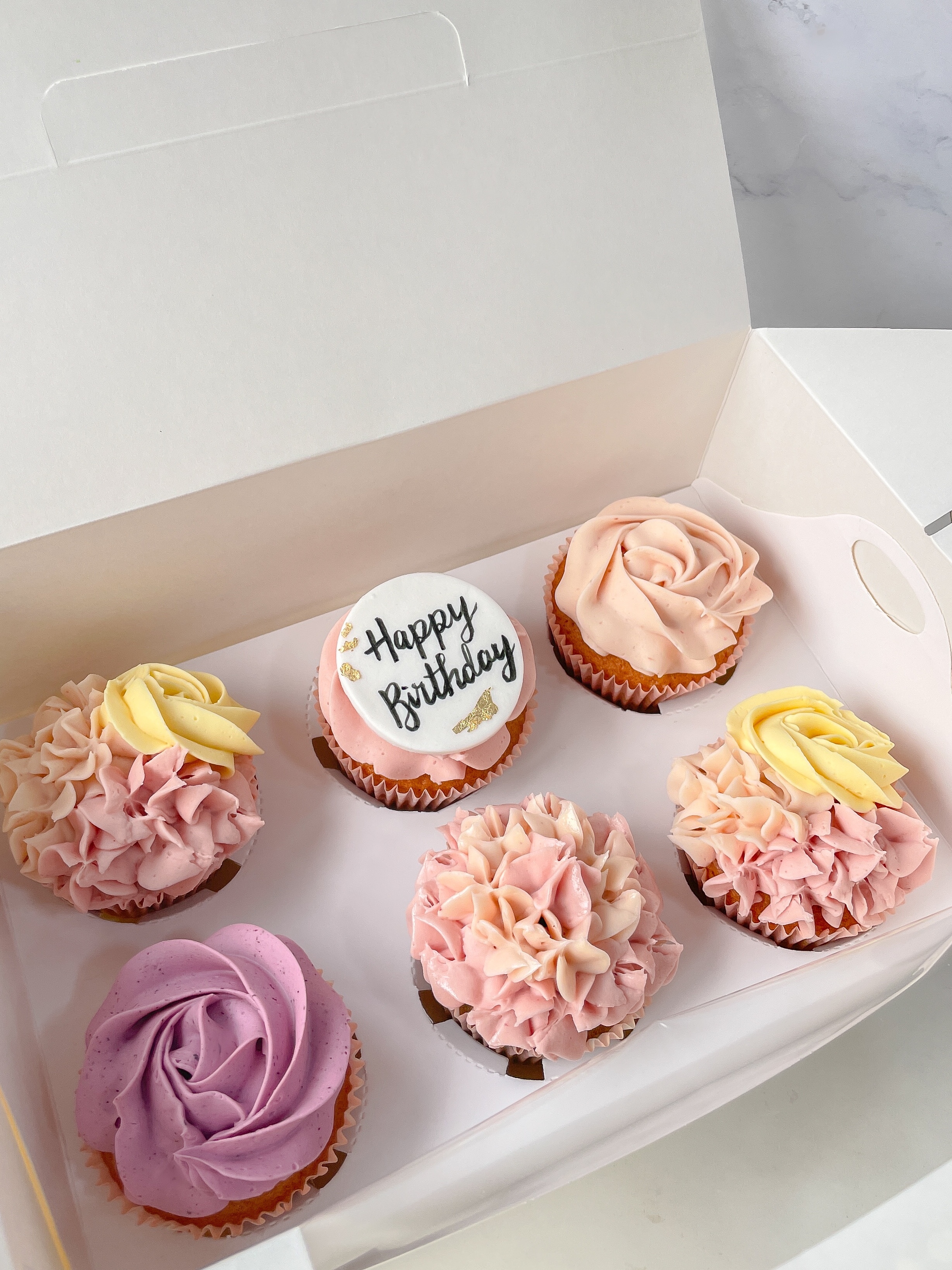 花花奶油霜杯子蛋糕組合