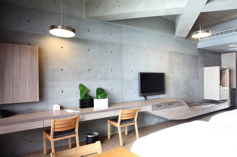 華山觀止虫二行館 房內桌椅