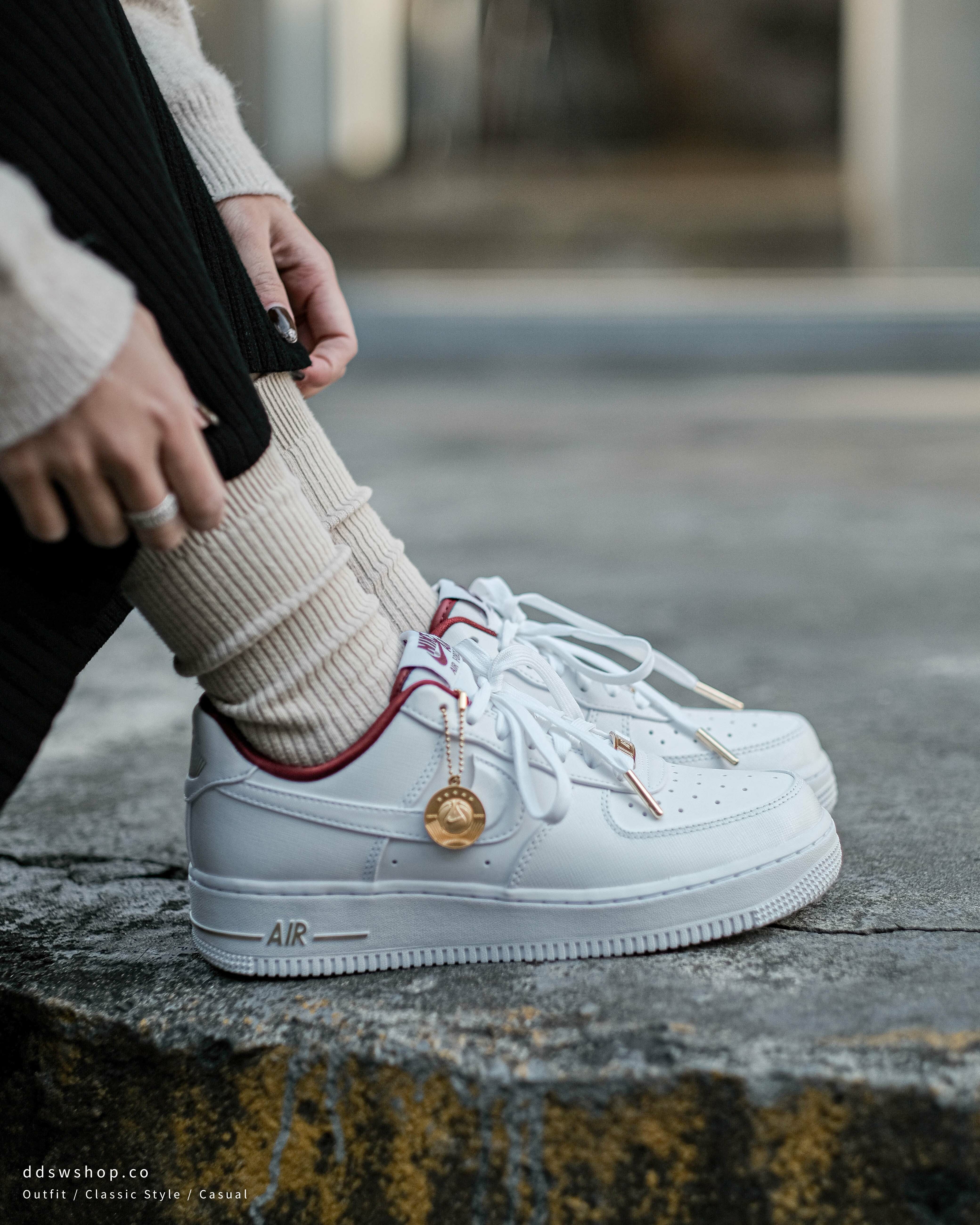 Nike Air Force 1 Low White Team Red 紅白白金吊飾DV7584-100