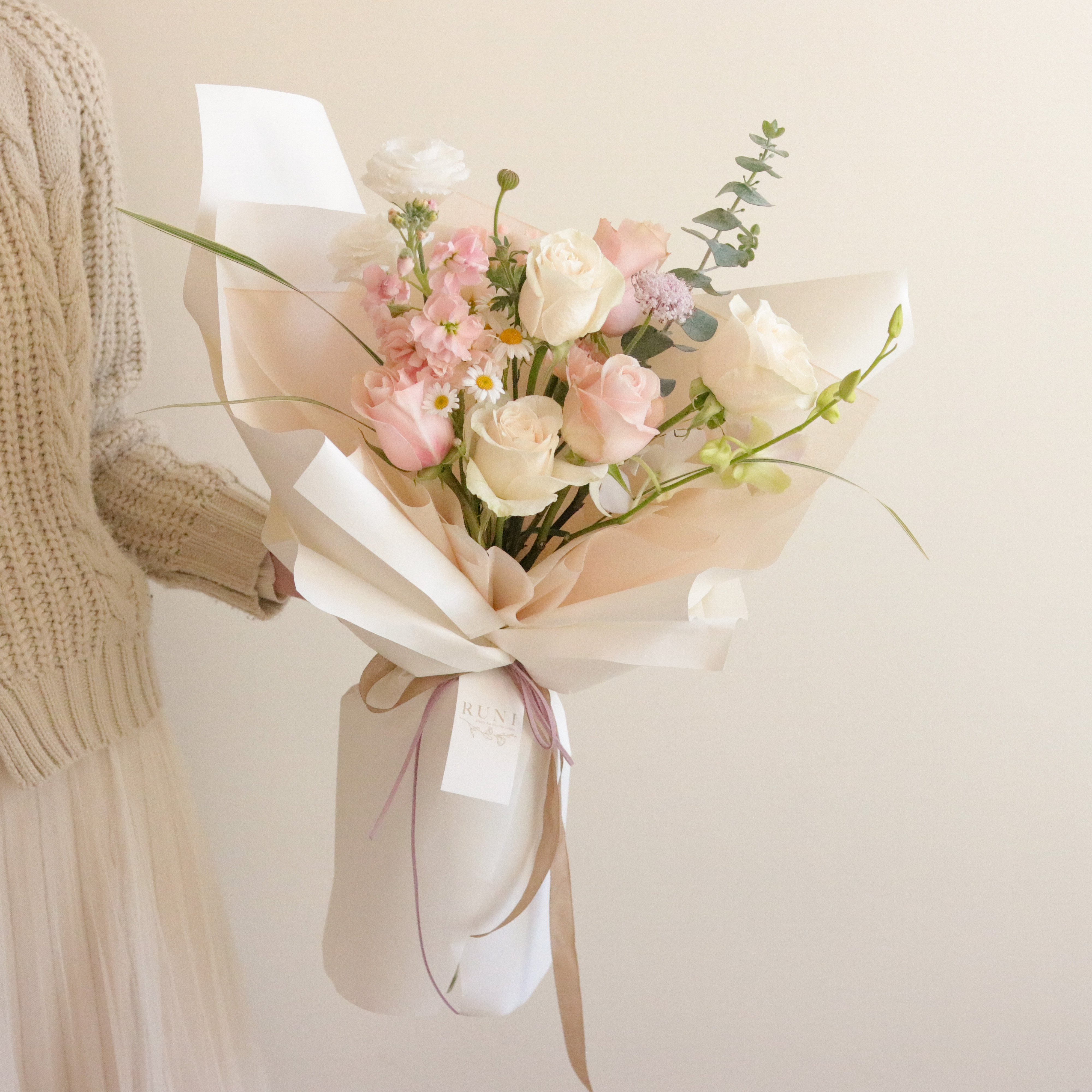 「粉紅泡泡」粉白色花束