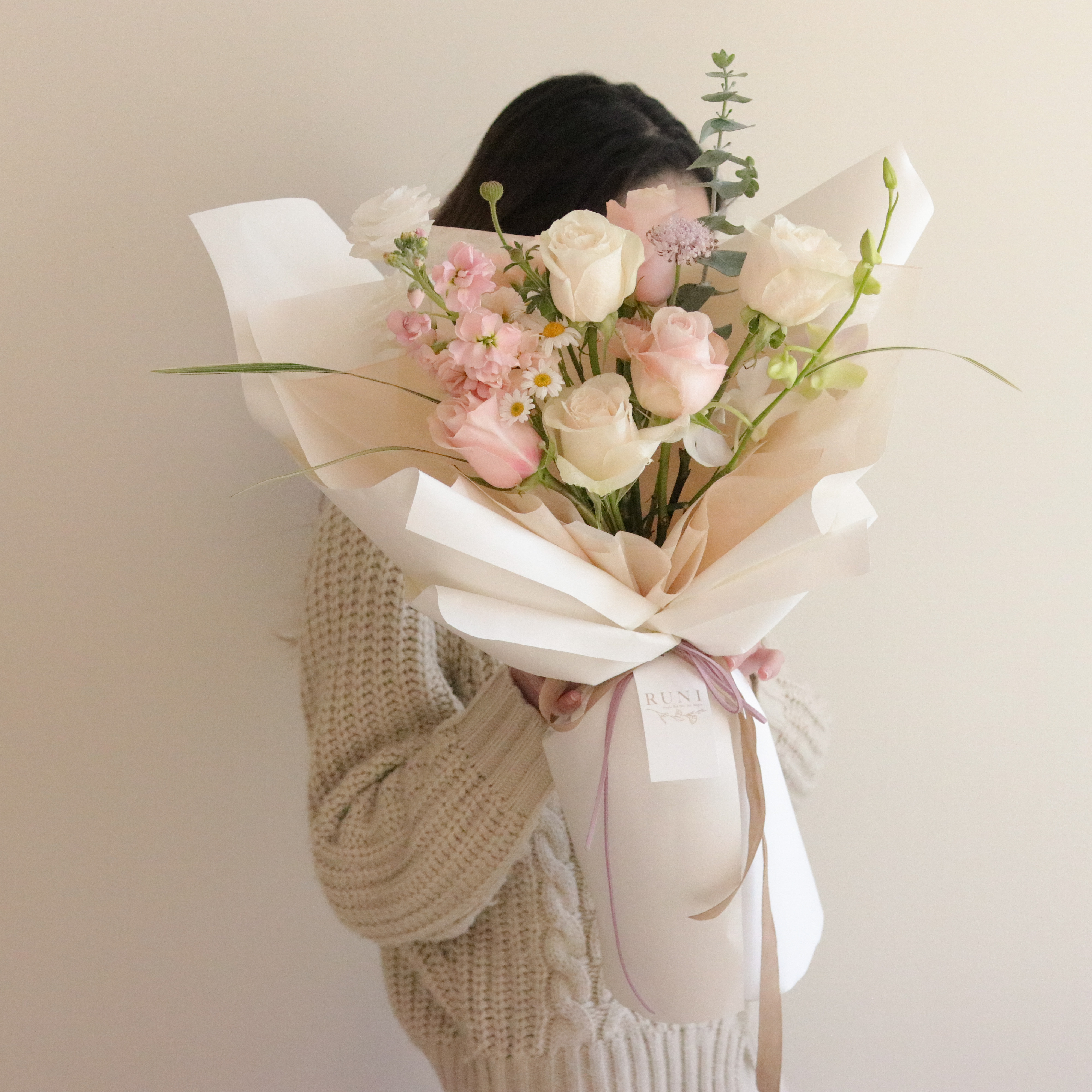 「粉紅泡泡」粉白色花束