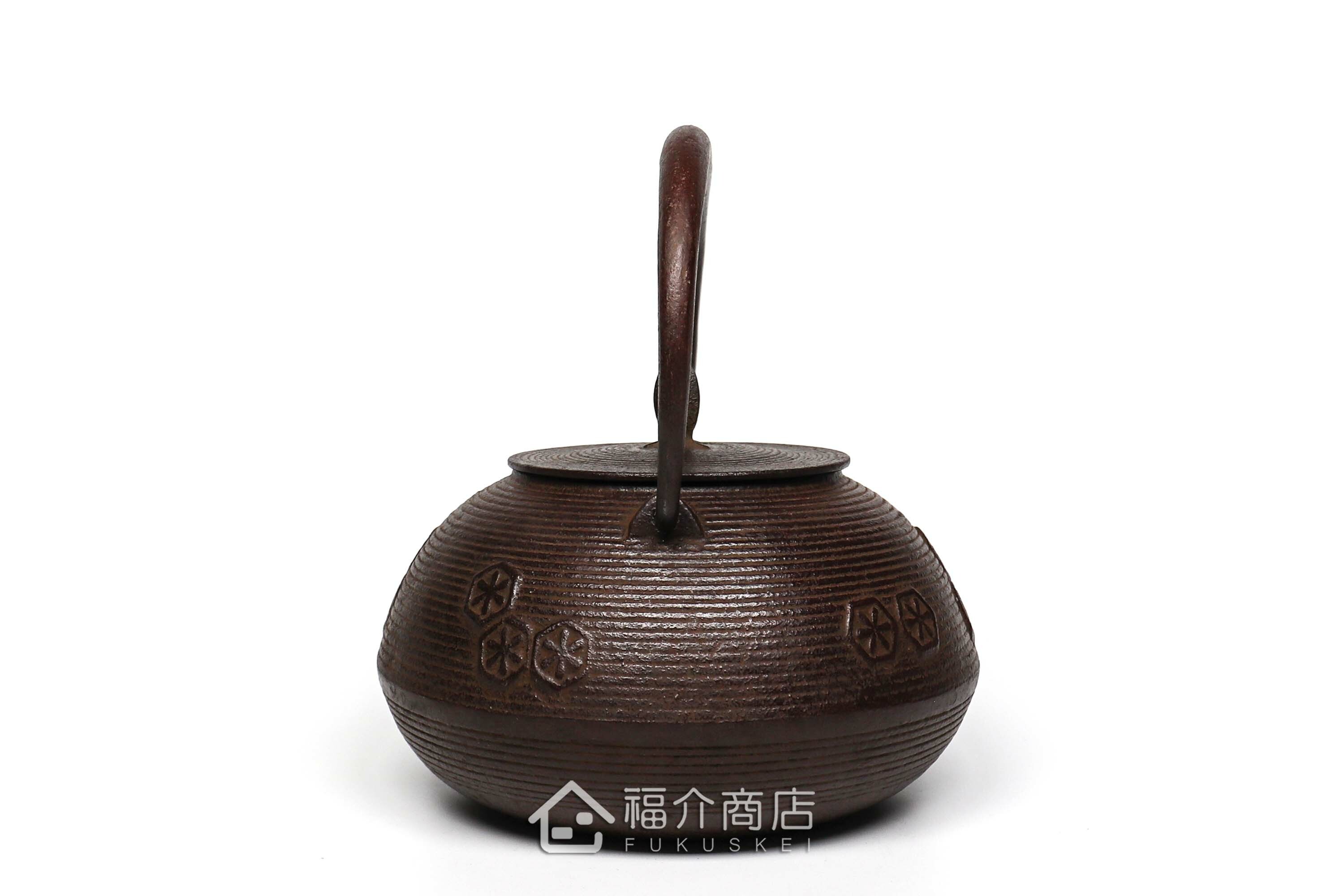 佐藤勝久所製作的日本鐵壺,壺身設計糸目龜甲圖紋