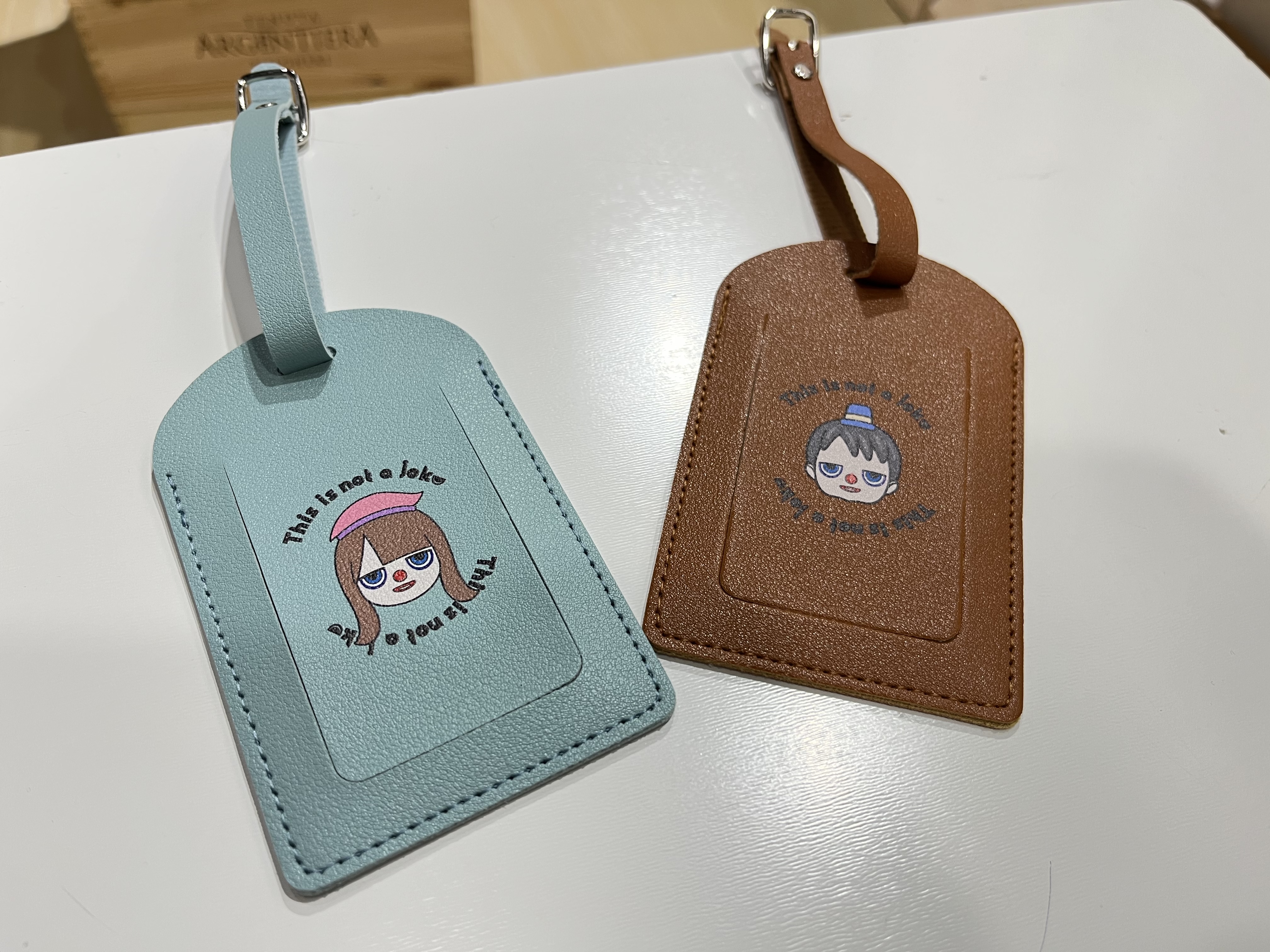 THIS IS NOT A JOKE 行李牌