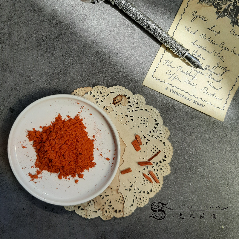 檀香印度產 紅檀香粉 14g紅檀香粉散發出濃郁溫暖且木質的香氣適合冥想和瑜珈營造寧靜和祥和的氛圍－光之薩滿