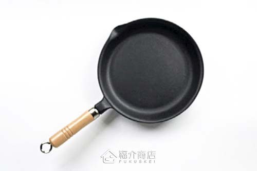 煎煮用的黑色鑄鐵平底鍋