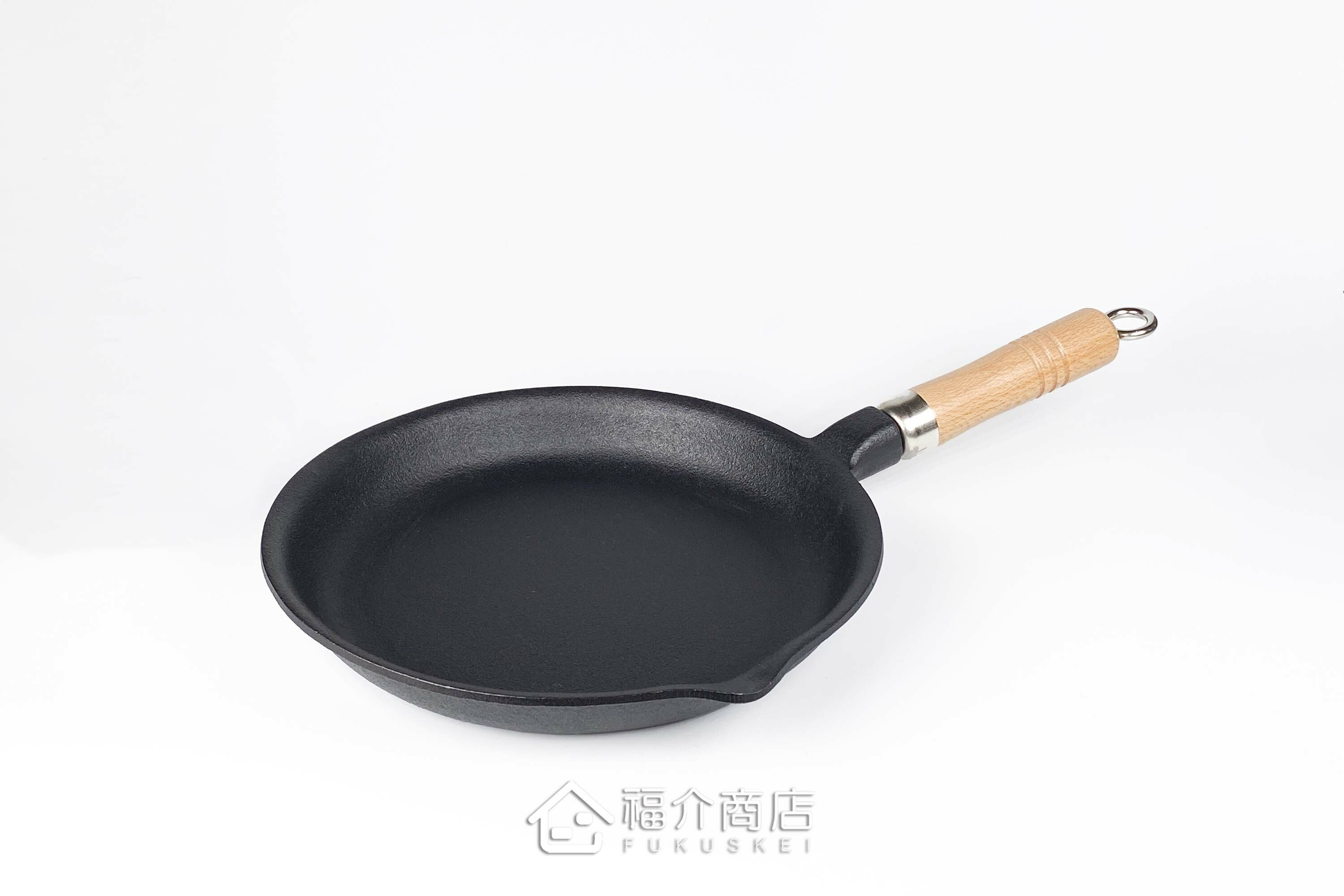 煎煮用的黑色鑄鐵平底鍋