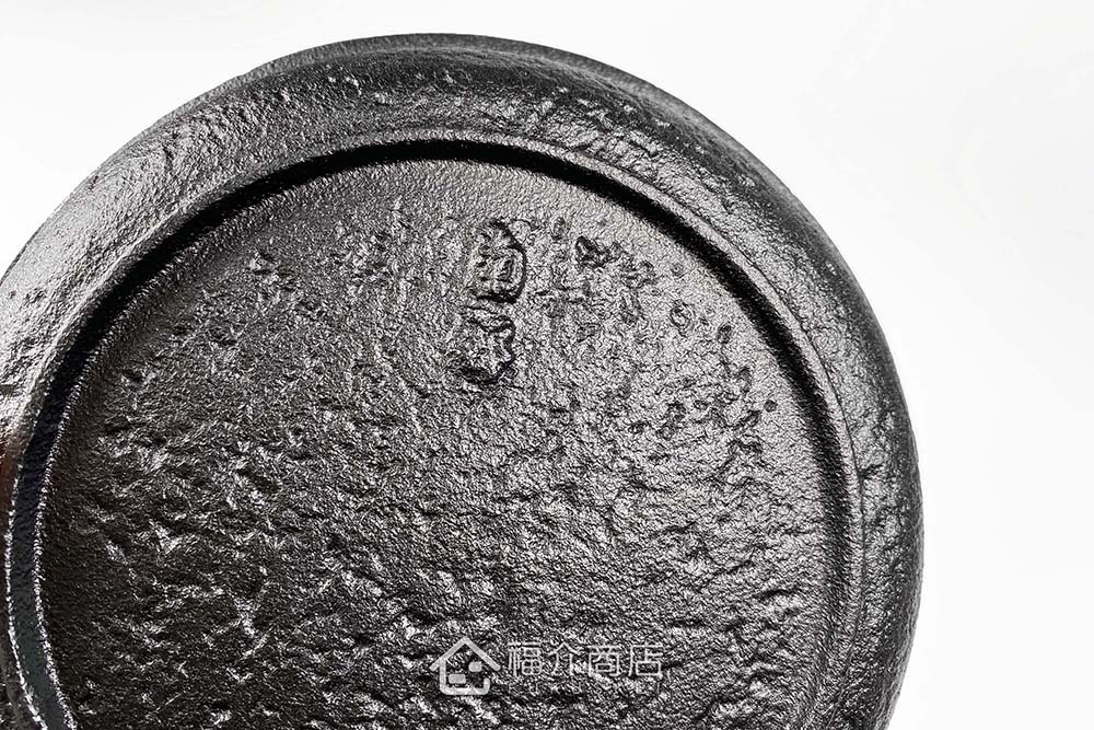 小型的黑色壽喜燒鐵鍋