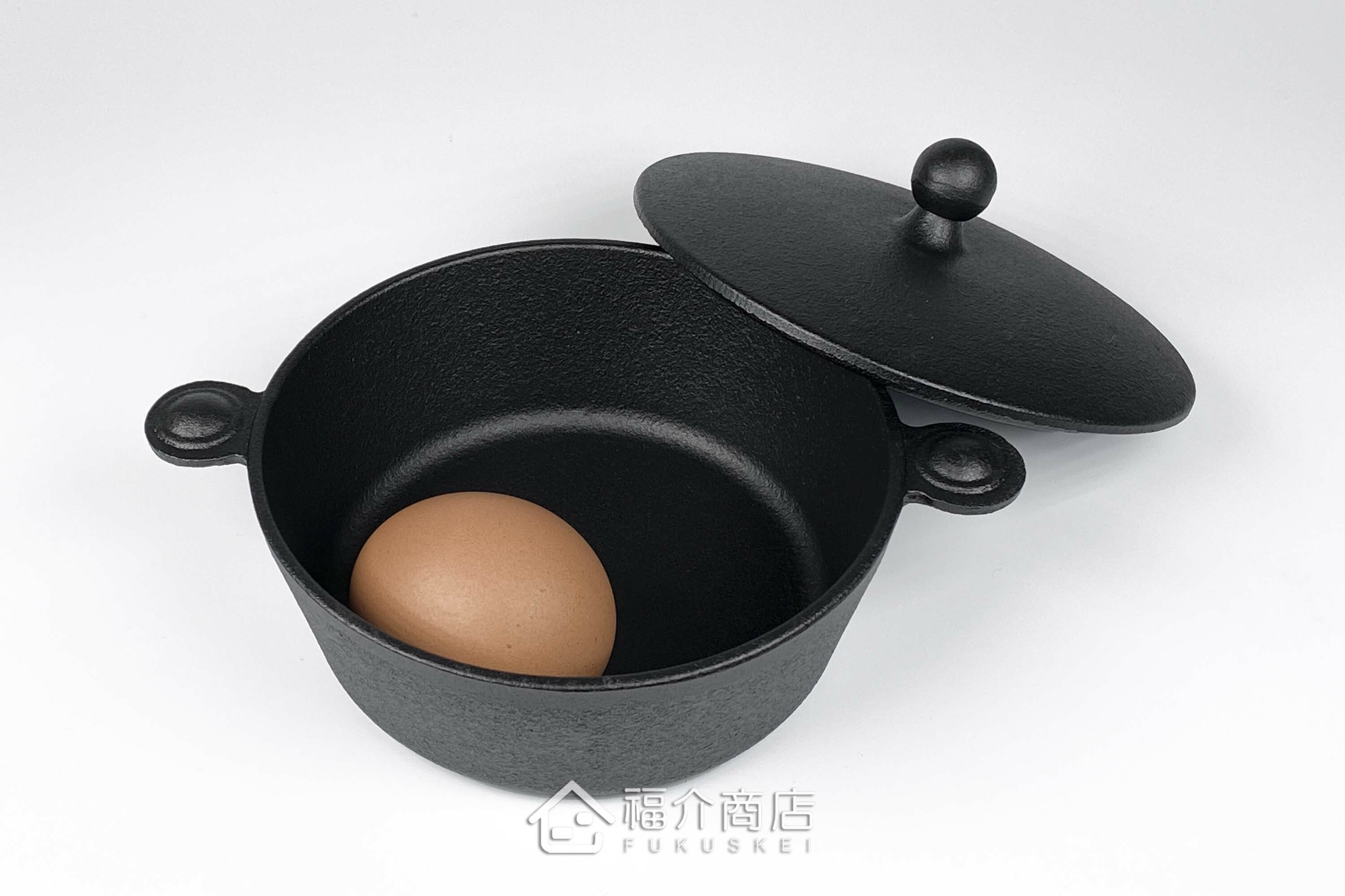 小型的黑色鑄鐵鍋