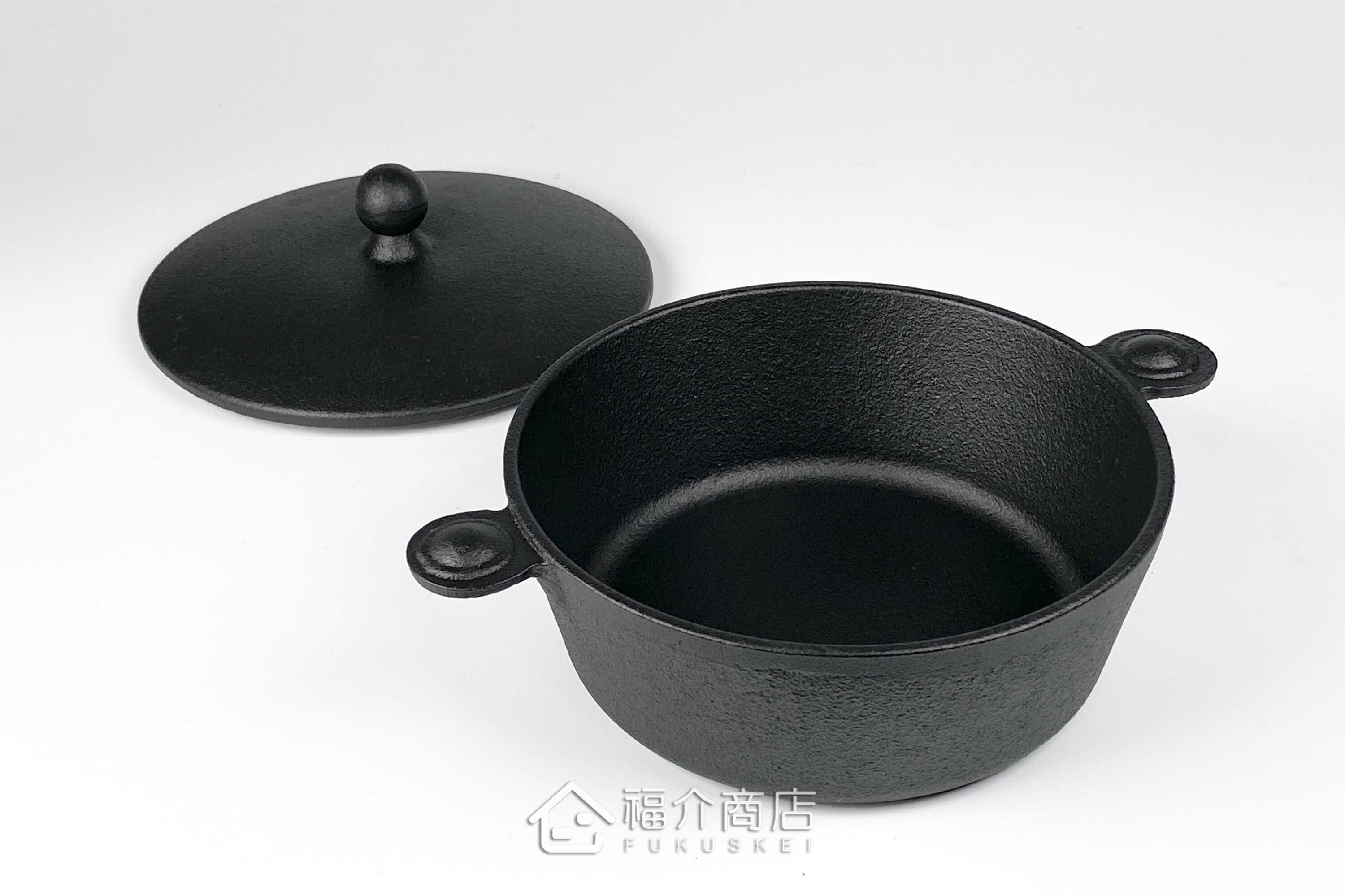 小型的黑色鑄鐵鍋