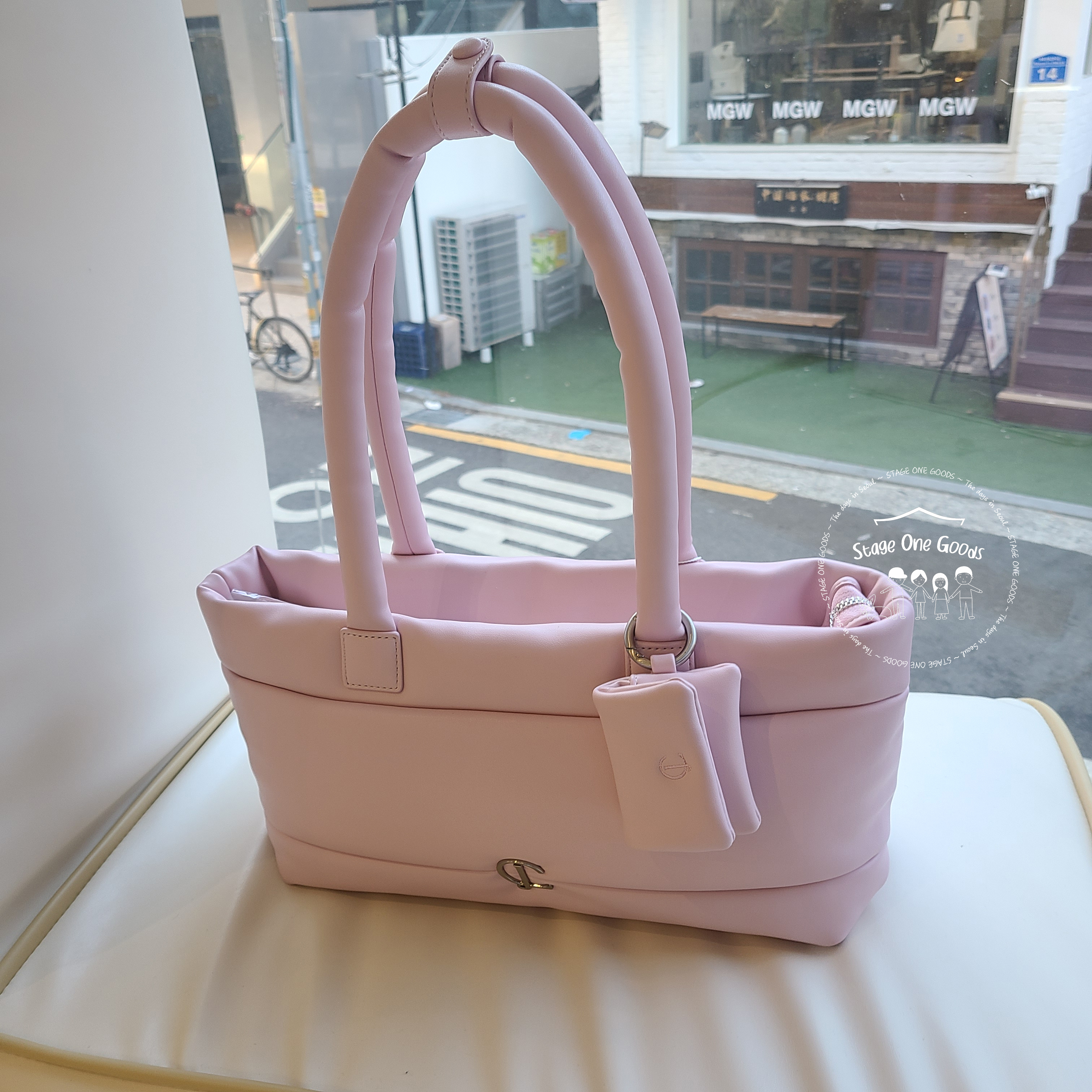 Carlyn Hug Bag