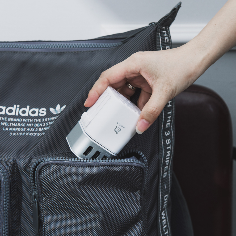 OMNIA T3 Universal Travel Adapter