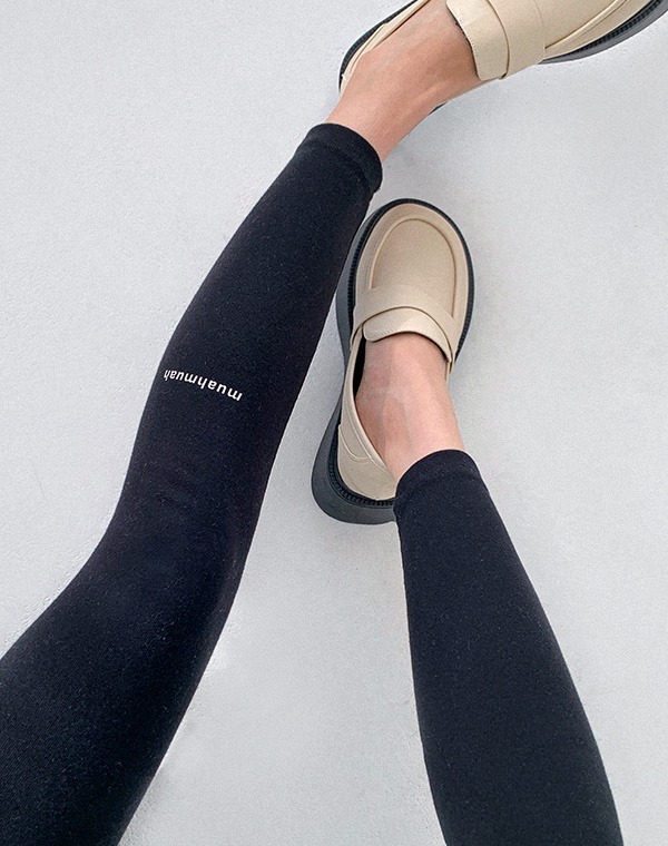 MUAHMUAH- ONE POINT LOGO LEGGINGS