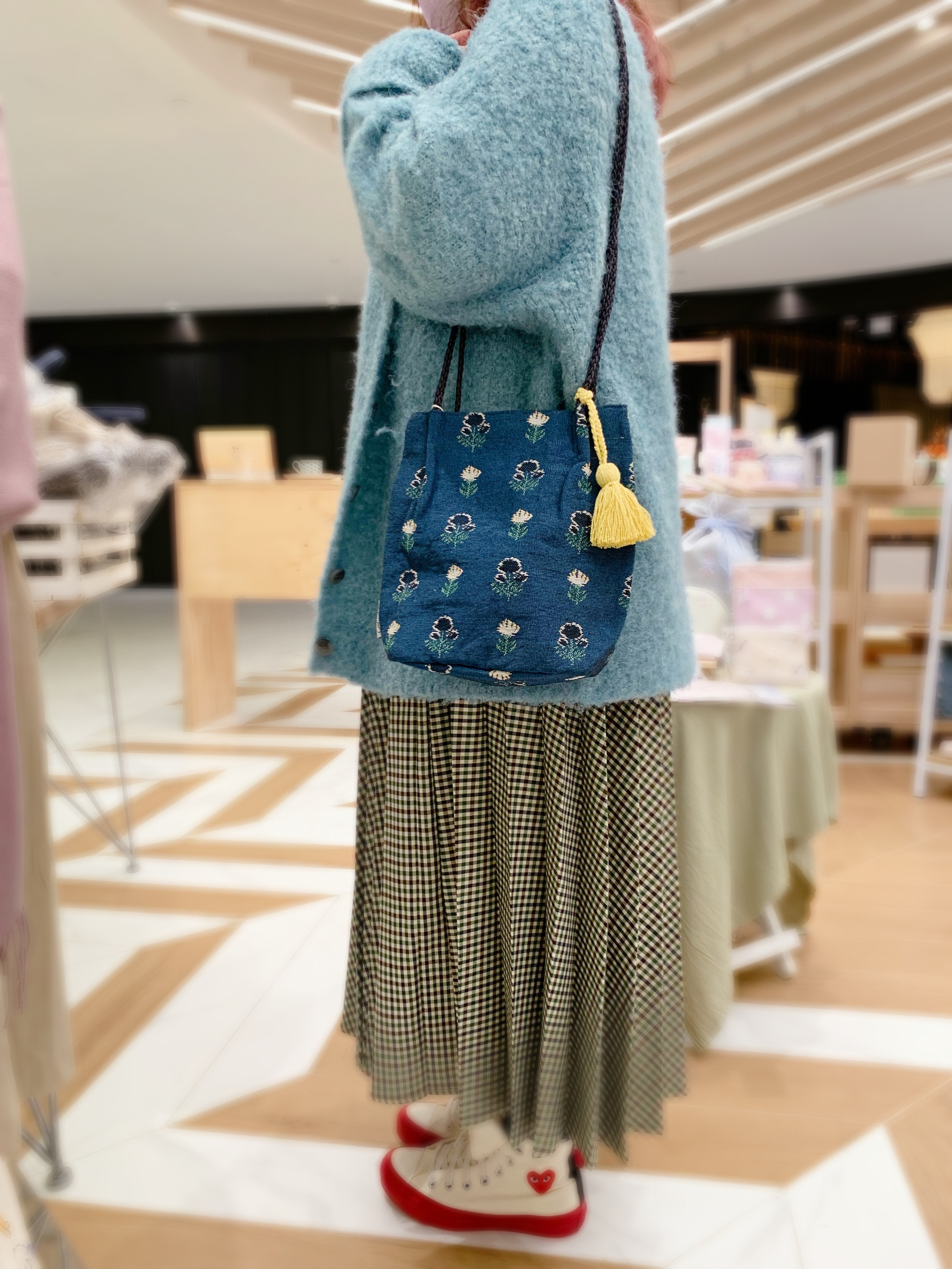 刺繡花圖案 斜背手挽袋 (網站限定優惠)