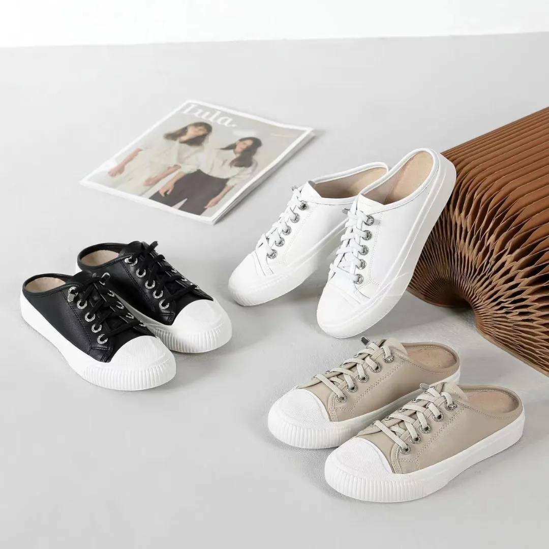 柔軟牛皮半拖休閒鞋