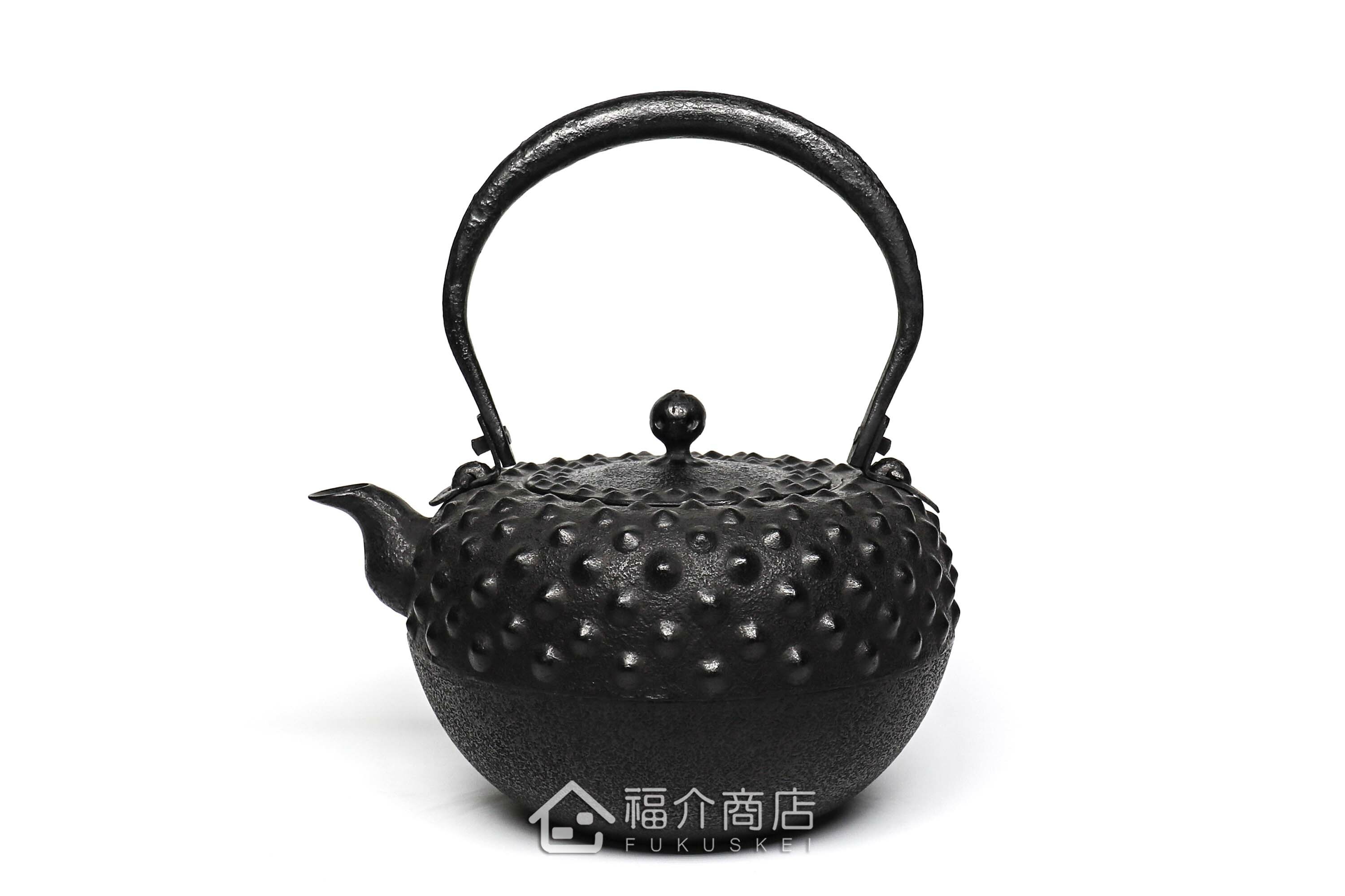 薰山工房所製作的日本鐵壺,壺身設計成霰圖紋