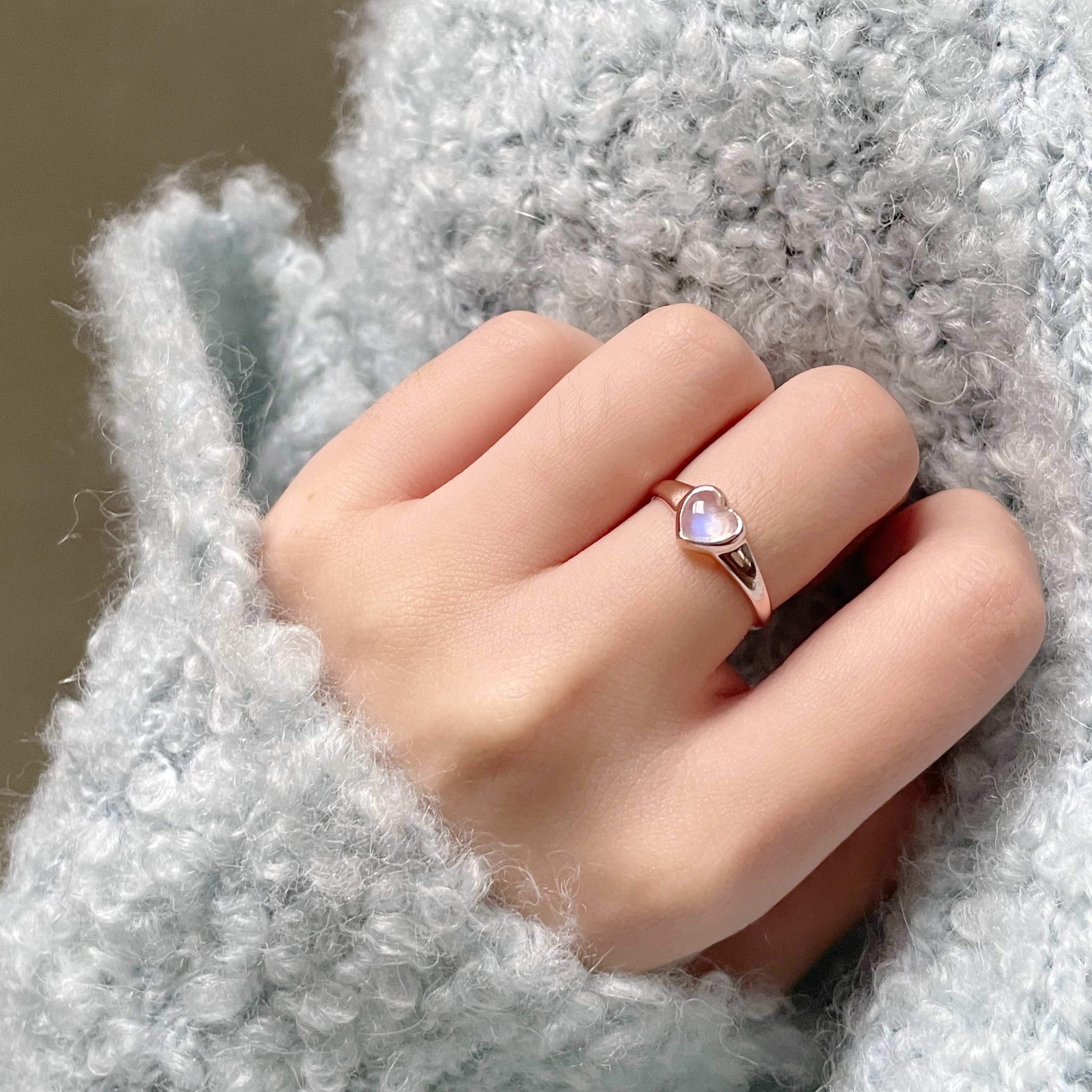 QQ Heart月光石微寬戒指