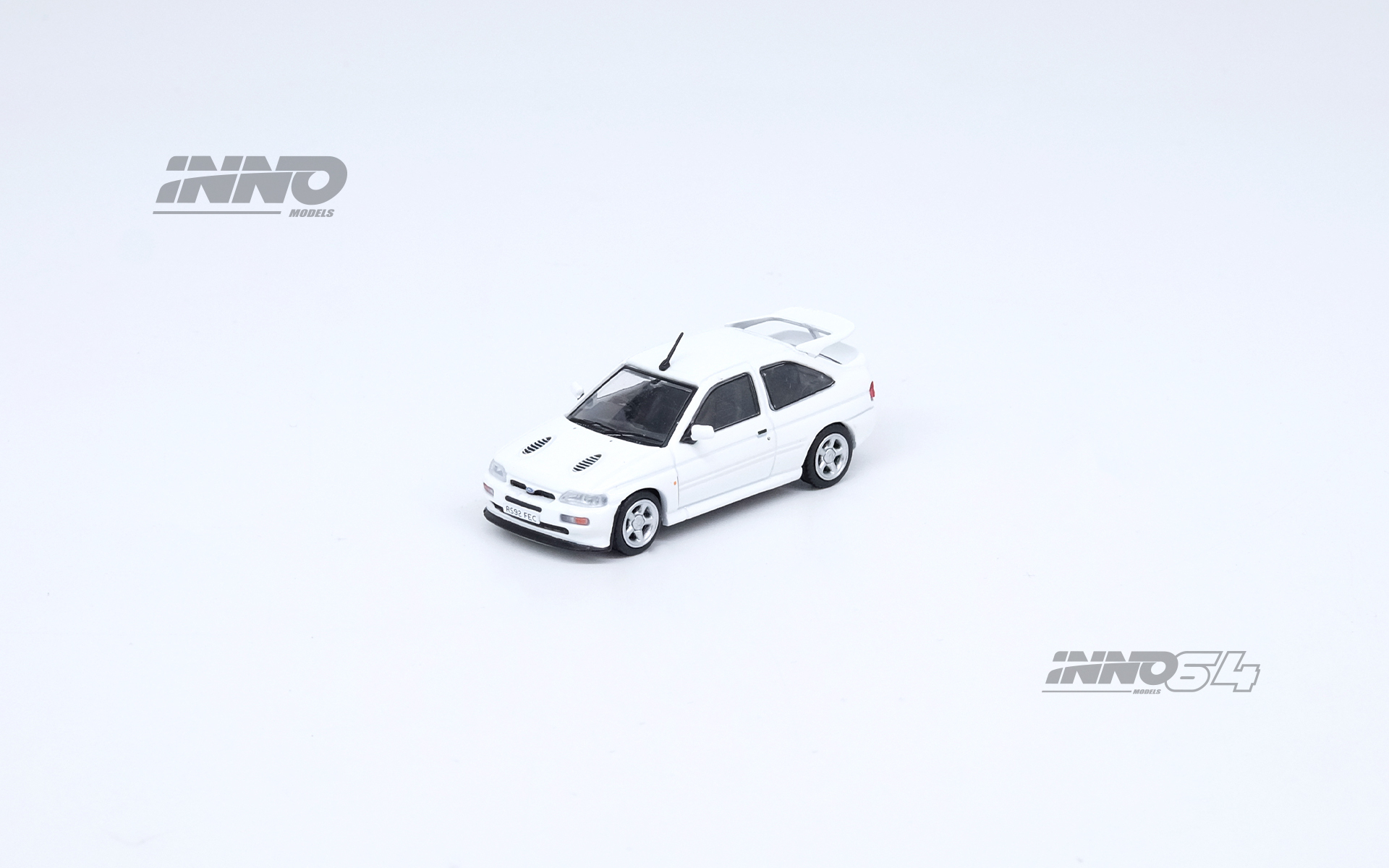 INNO64 1/64 Diecast - 福特 FORD ESCORT RS COSWORTH White LHD