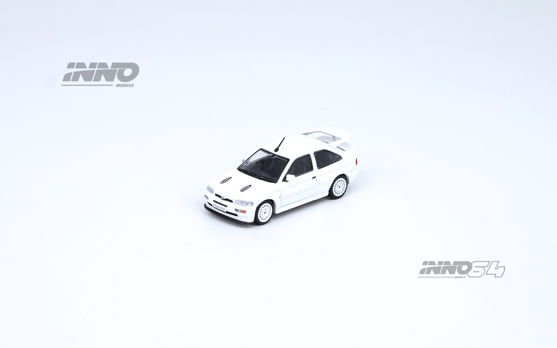 INNO64 1/64 Diecast - 福特 FORD ESCORT RS COSWORTH White LHD With 特別OZ Rally車軨