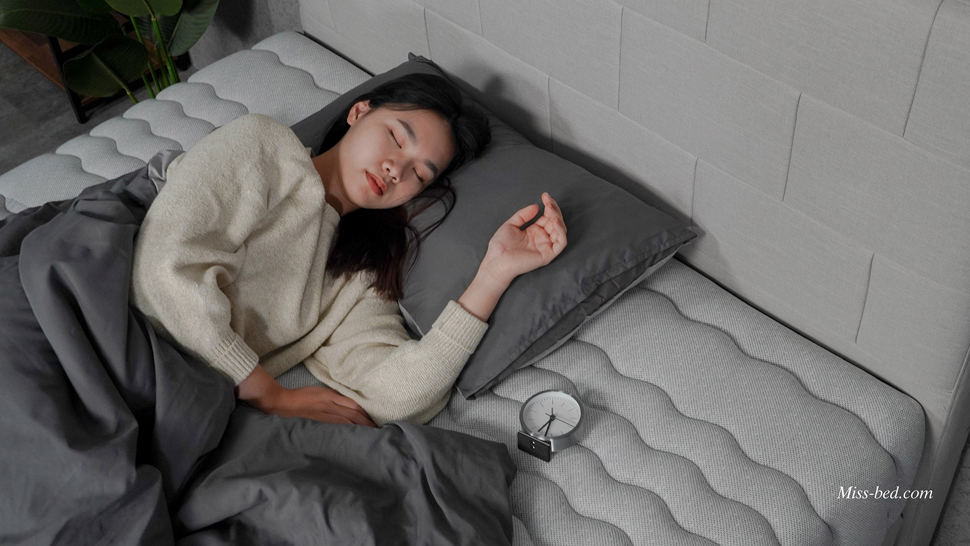 選擇床墊最重要的是確認床墊能夠提供足夠支撐，以及是否貼合身形、符合人體工學。