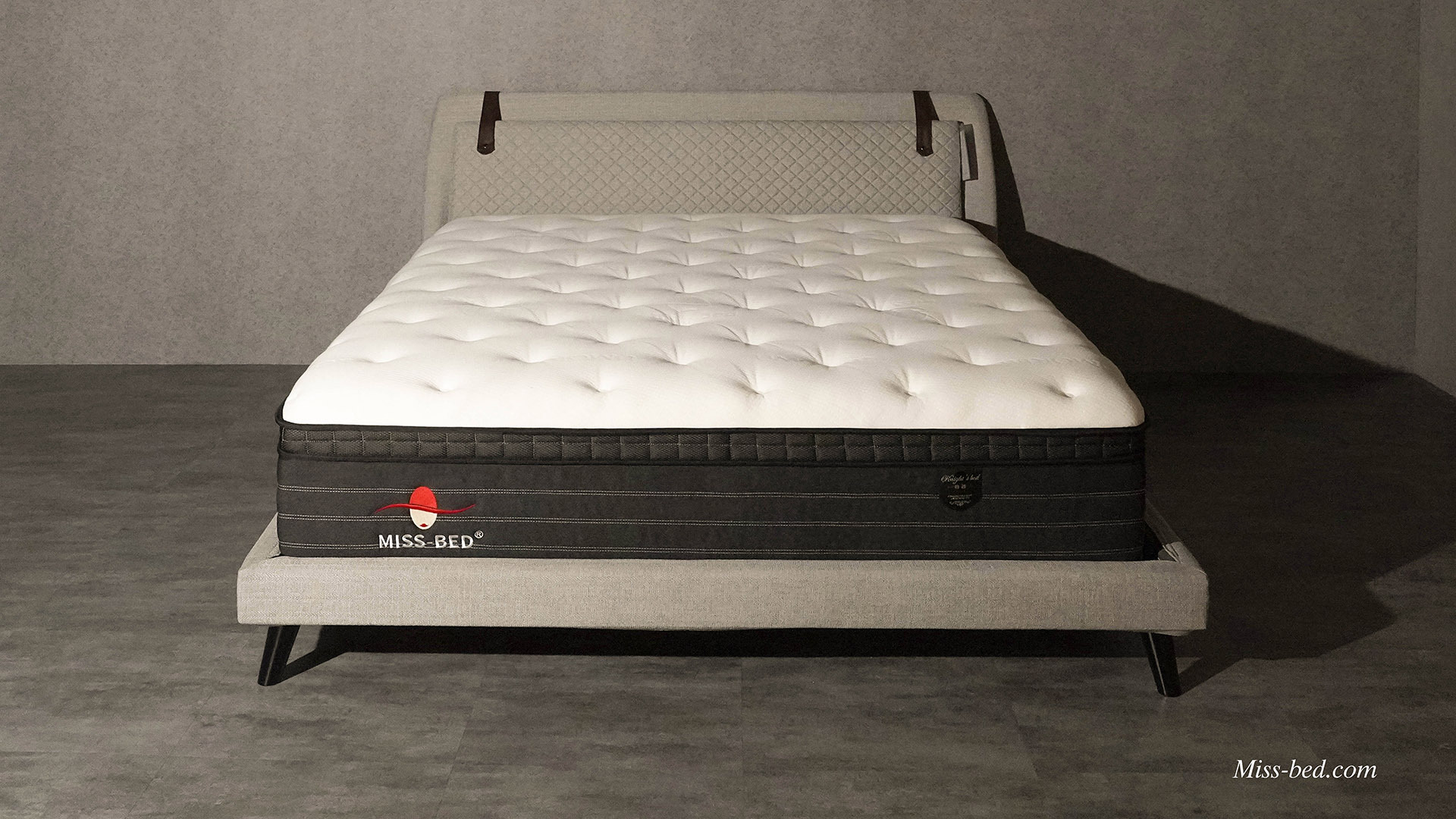 怕熱的你絕對要有一張公爵床墊！  表布選用超涼感日本急凍紗，超高分子熱傳導纖維，瞬間降低體感溫度，長時間睡眠也恆溫涼爽。