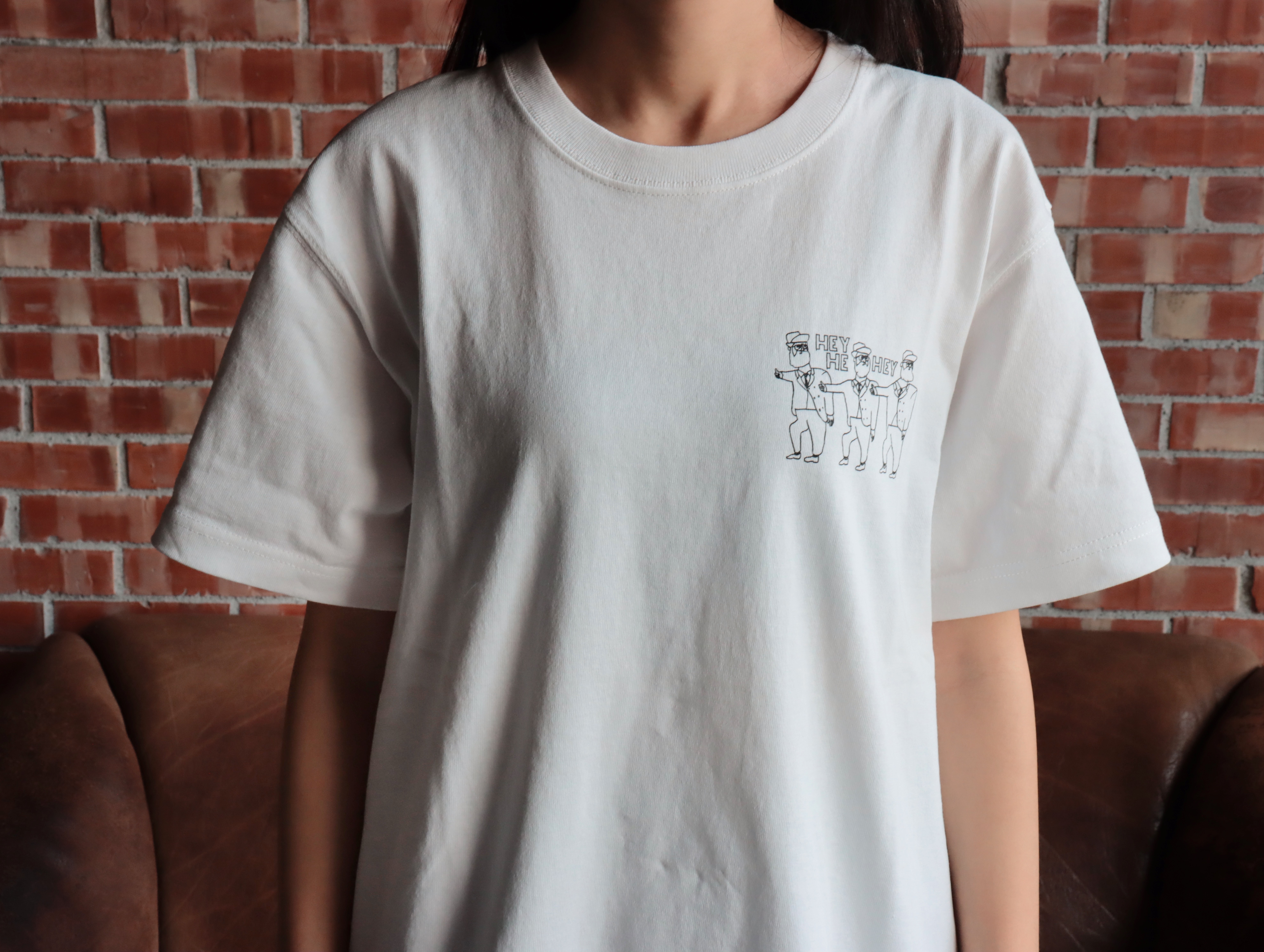 【TRAVEL & TEA】T-shirt -HEY HEY HEY