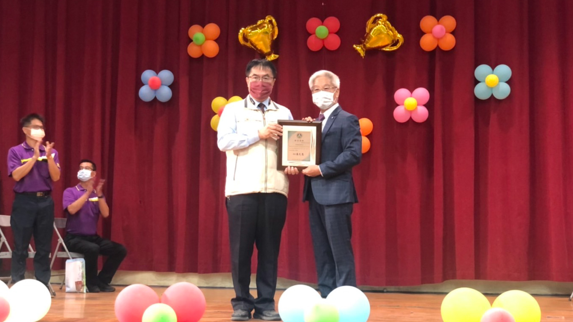 迪奧斯許董暖心捐款弱勢學生獲教部銀質獎