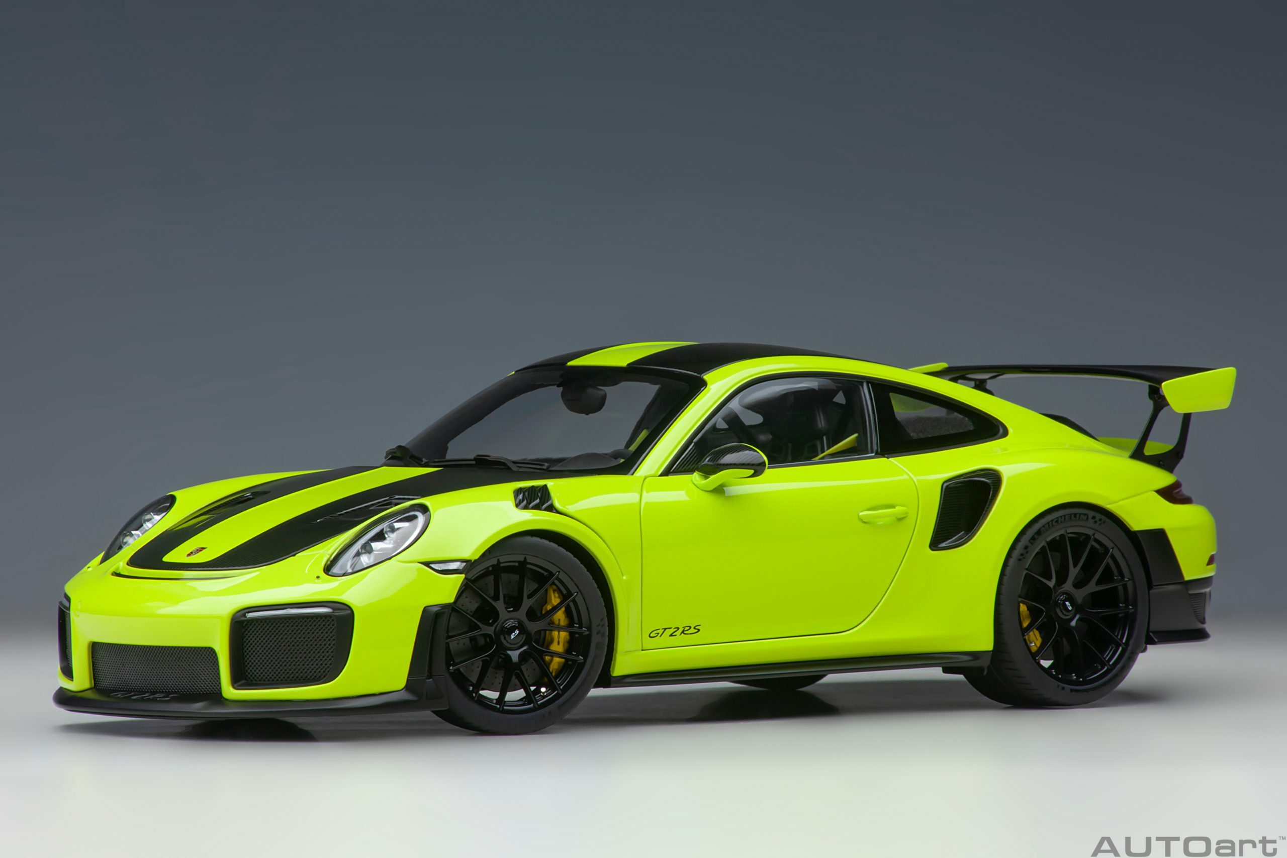 預訂:(訂金$300) (預訂價$1584) :1/18 AUTOART Porsche 911 (991.2) GT2 RS Weissach Package (Acid Green) (78187)