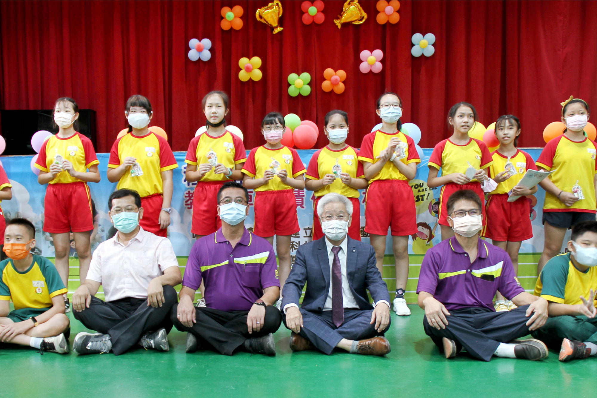 許繁清董事長與歸仁國小師生一同參加百年校慶