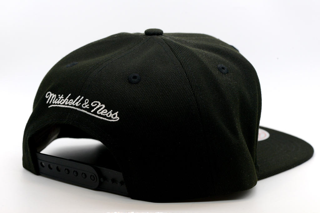 Mitchell & Ness 費城76人隊 Iridescent Xl Logo 可調式帽子