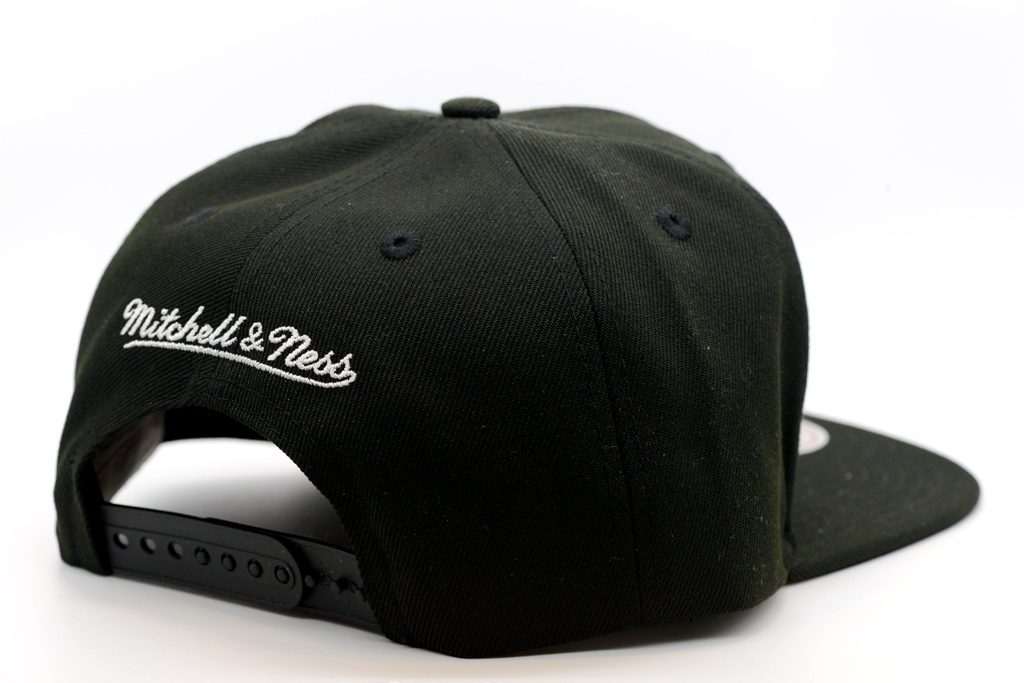 Mitchell & Ness 聖安東尼奧馬刺隊 Iridescent Xl Logo 可調式帽子